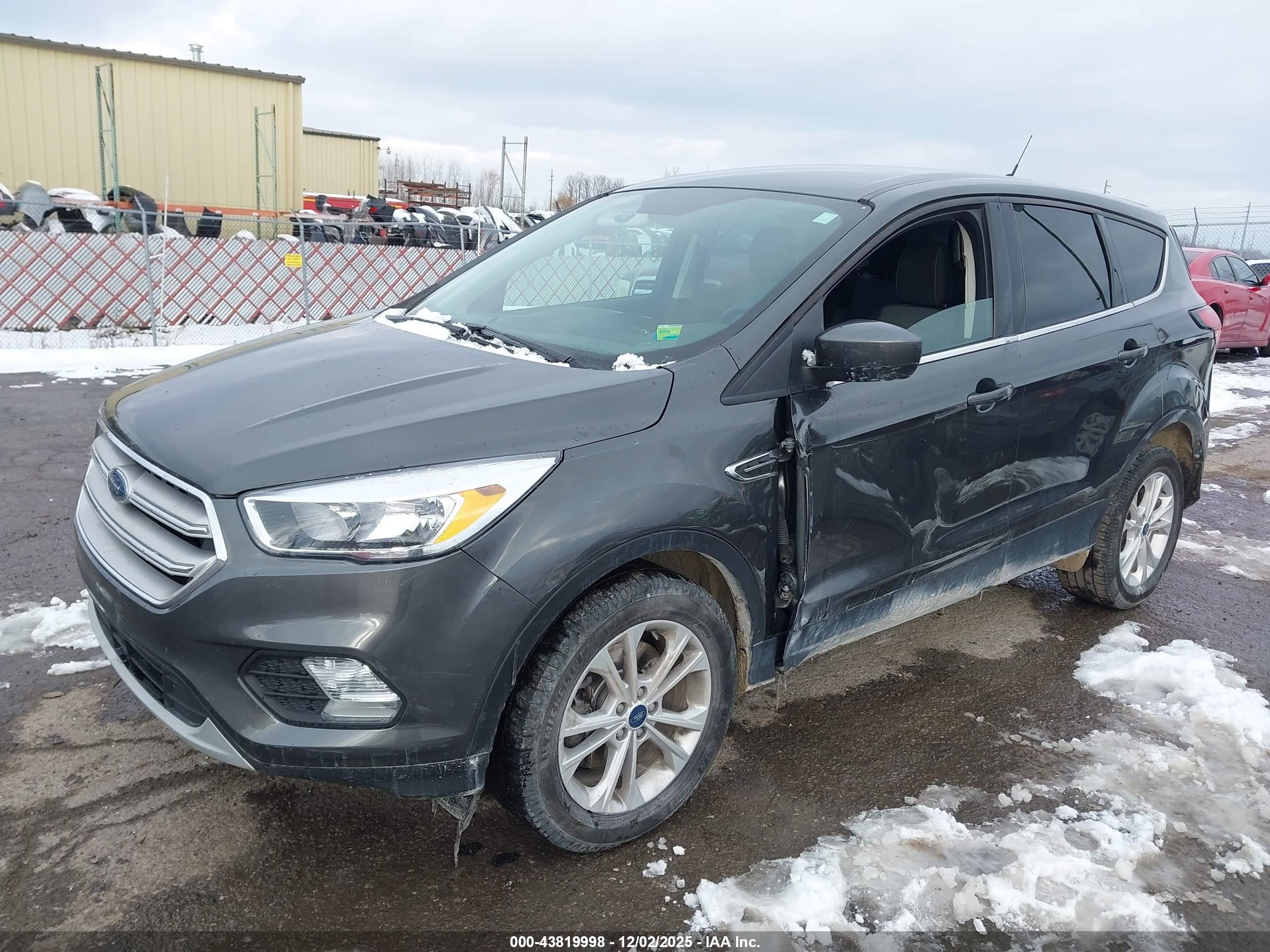 FORD ESCAPE image 2