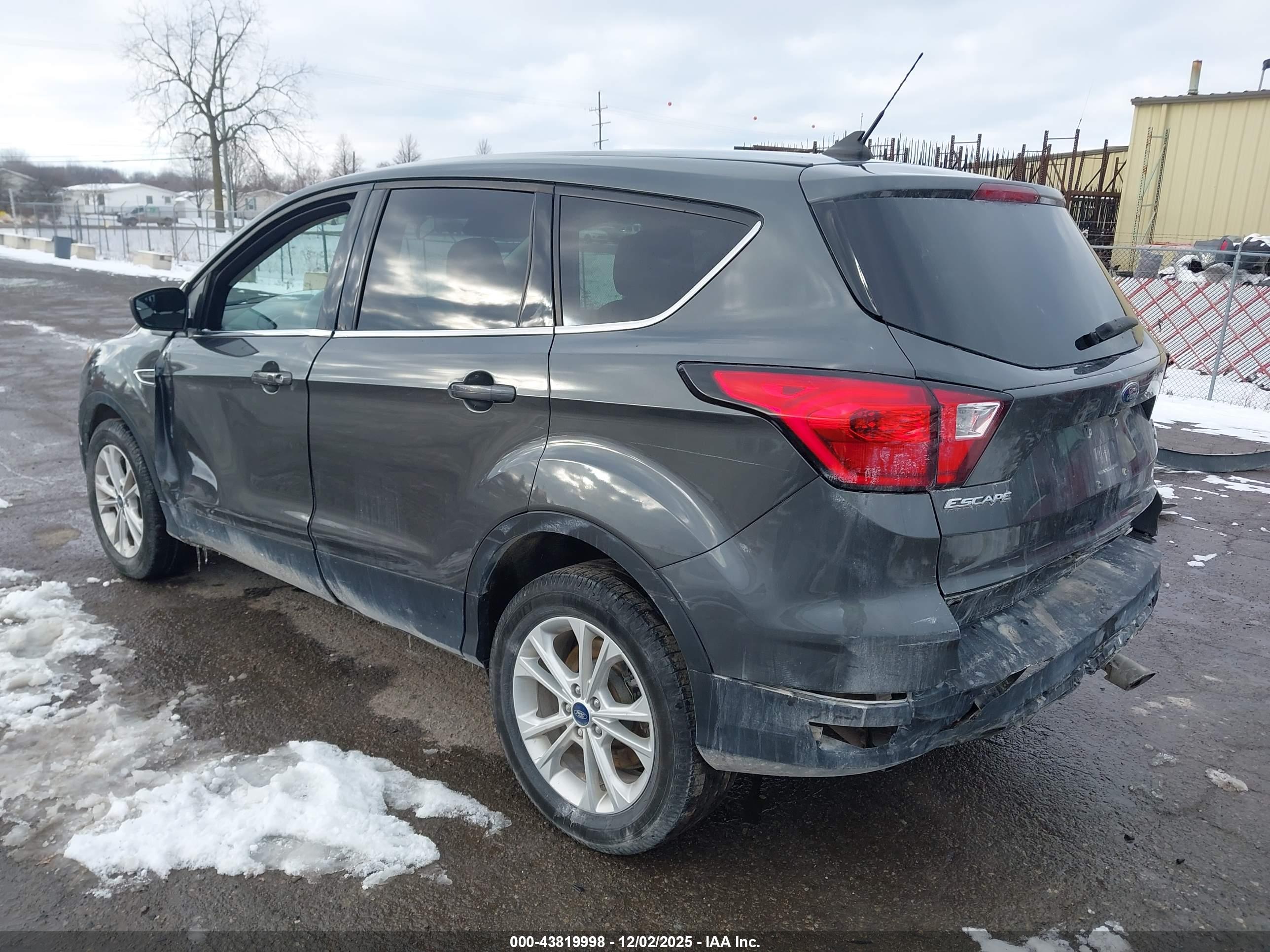 FORD ESCAPE image 3