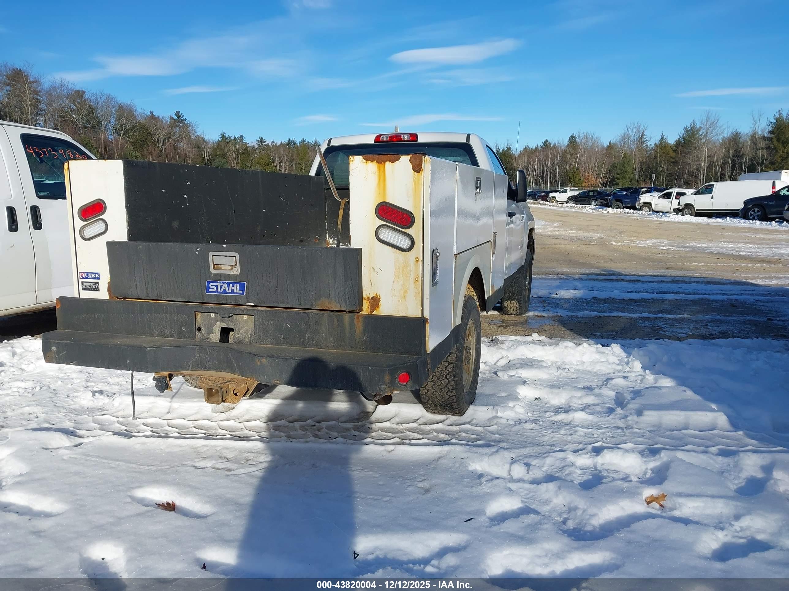 CHEVROLET SILVERADO image 4