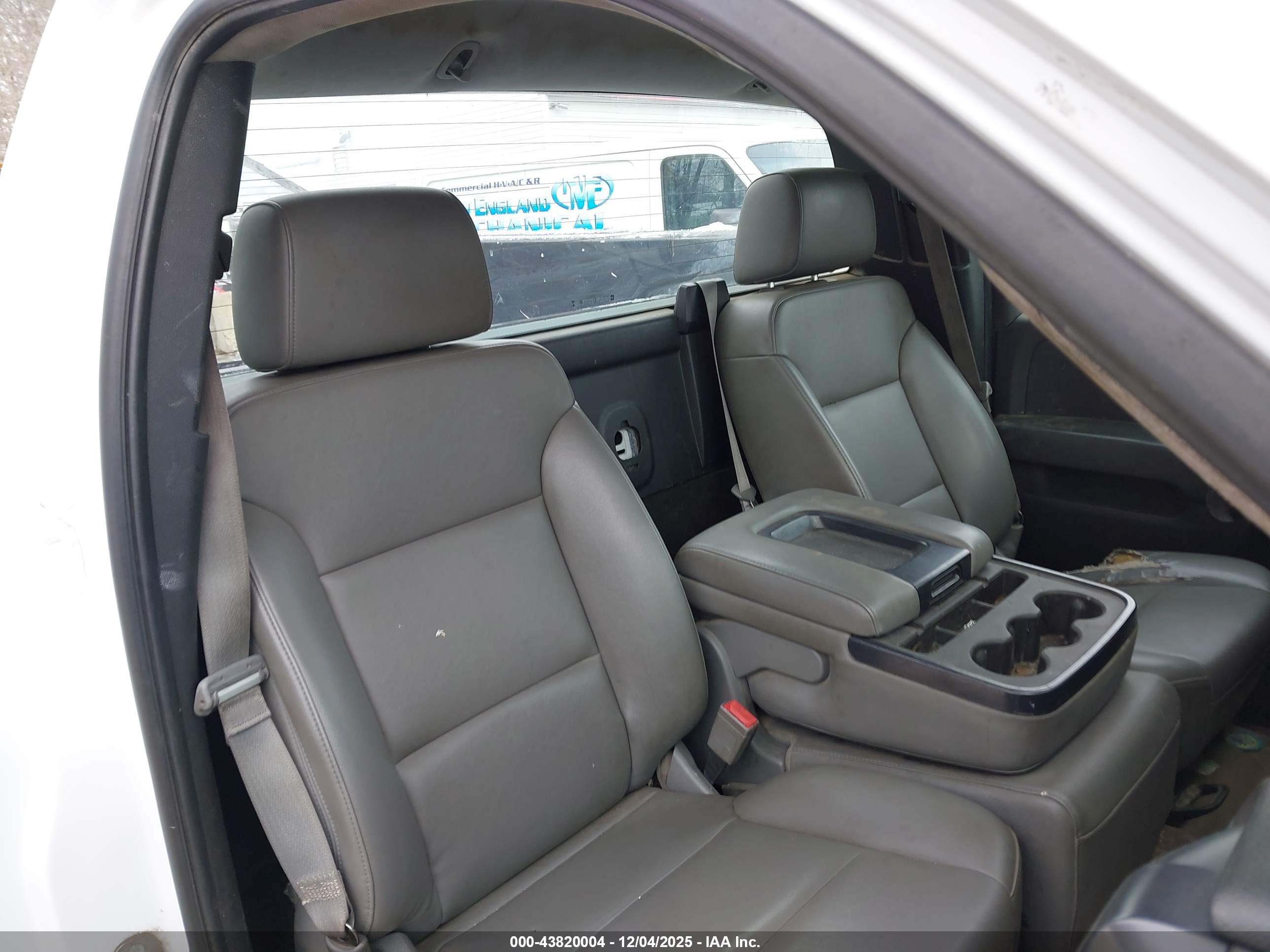 CHEVROLET SILVERADO image 8