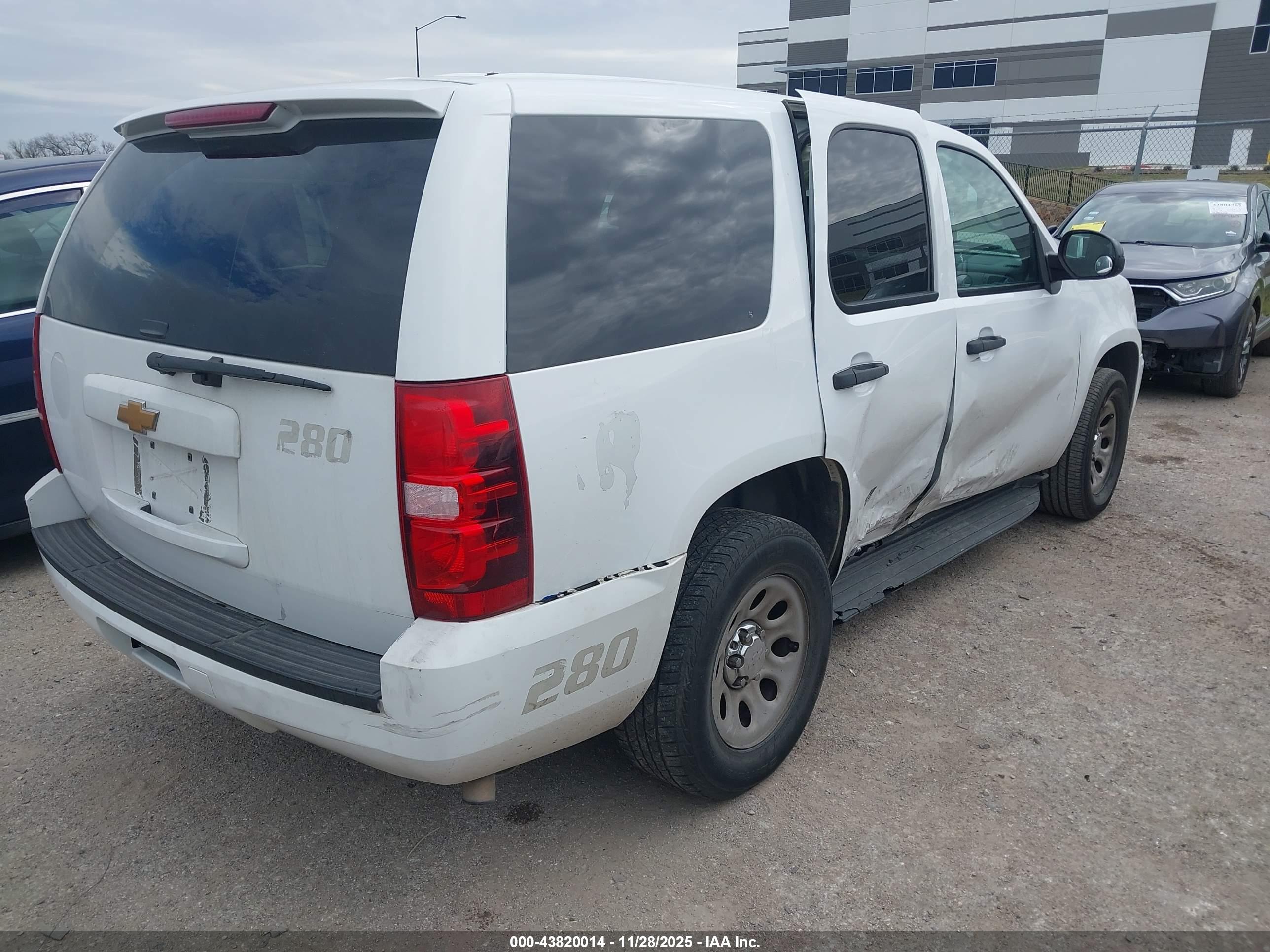 CHEVROLET TAHOE image 4