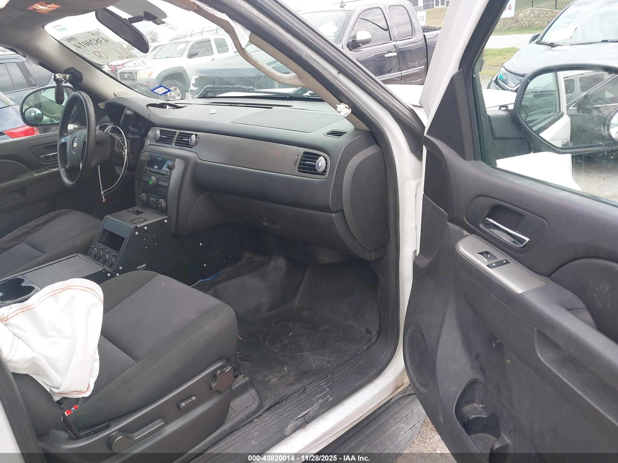CHEVROLET TAHOE image 5