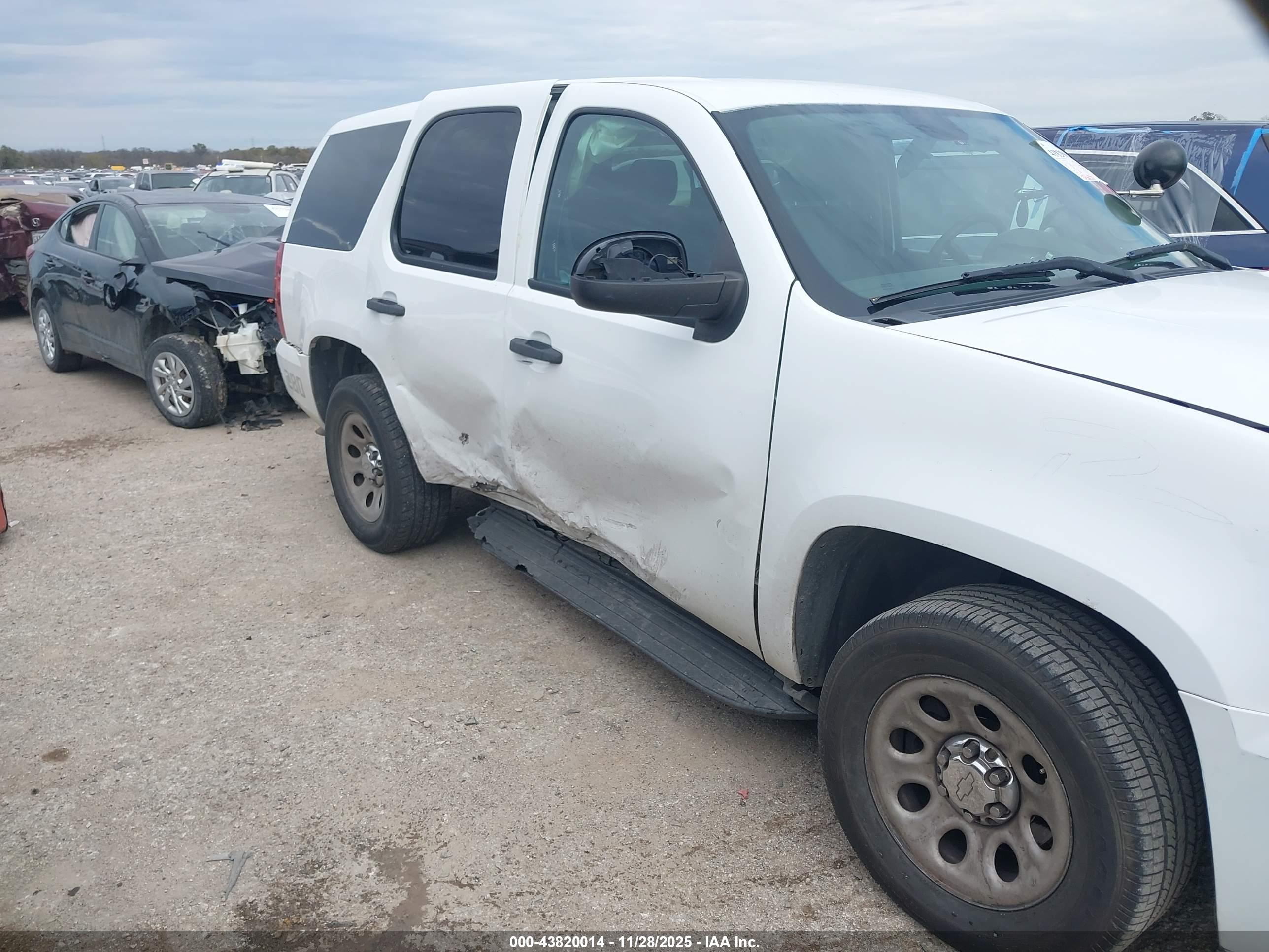 CHEVROLET TAHOE image 6