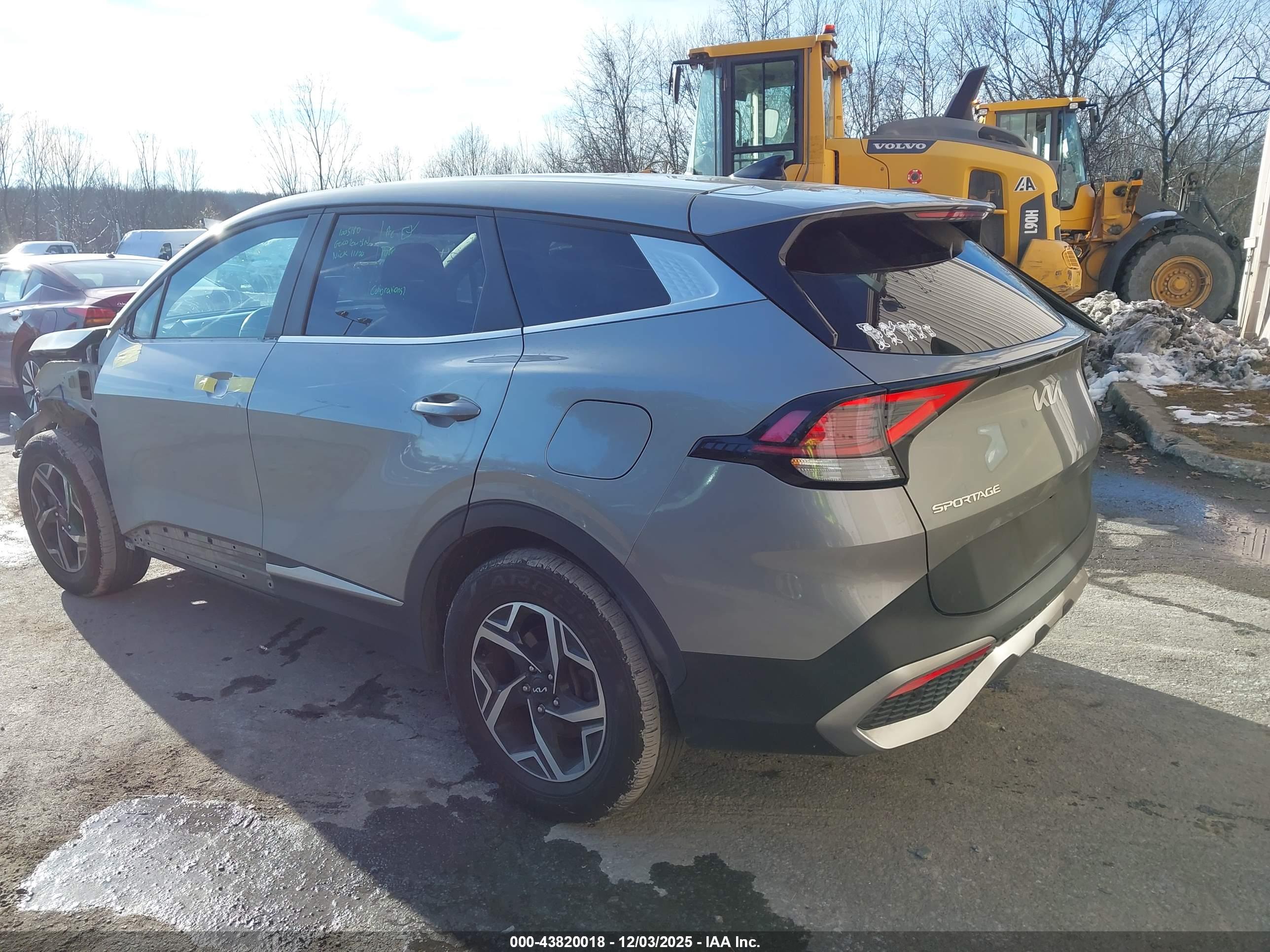 KIA SPORTAGE image 3