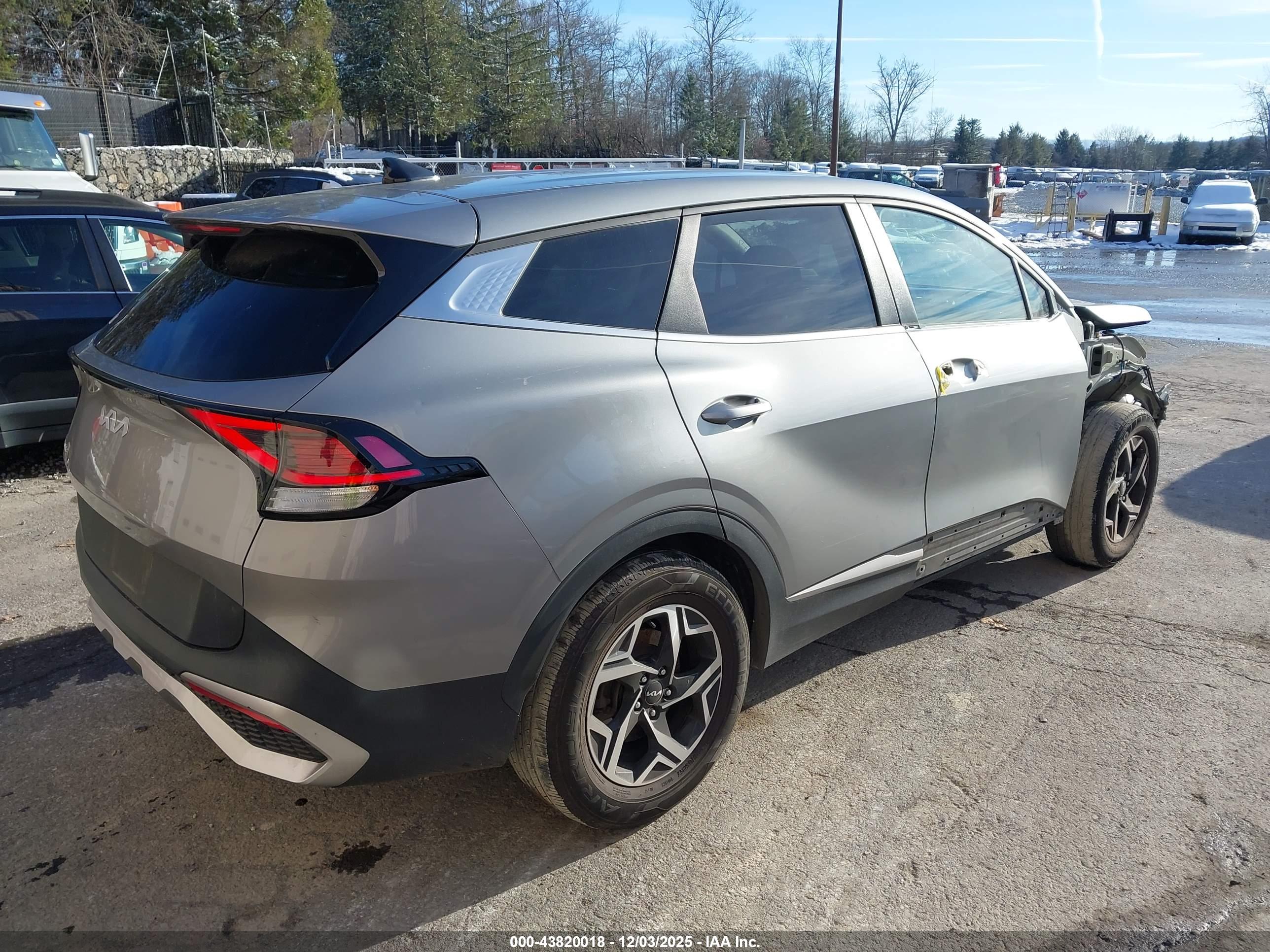 KIA SPORTAGE image 4