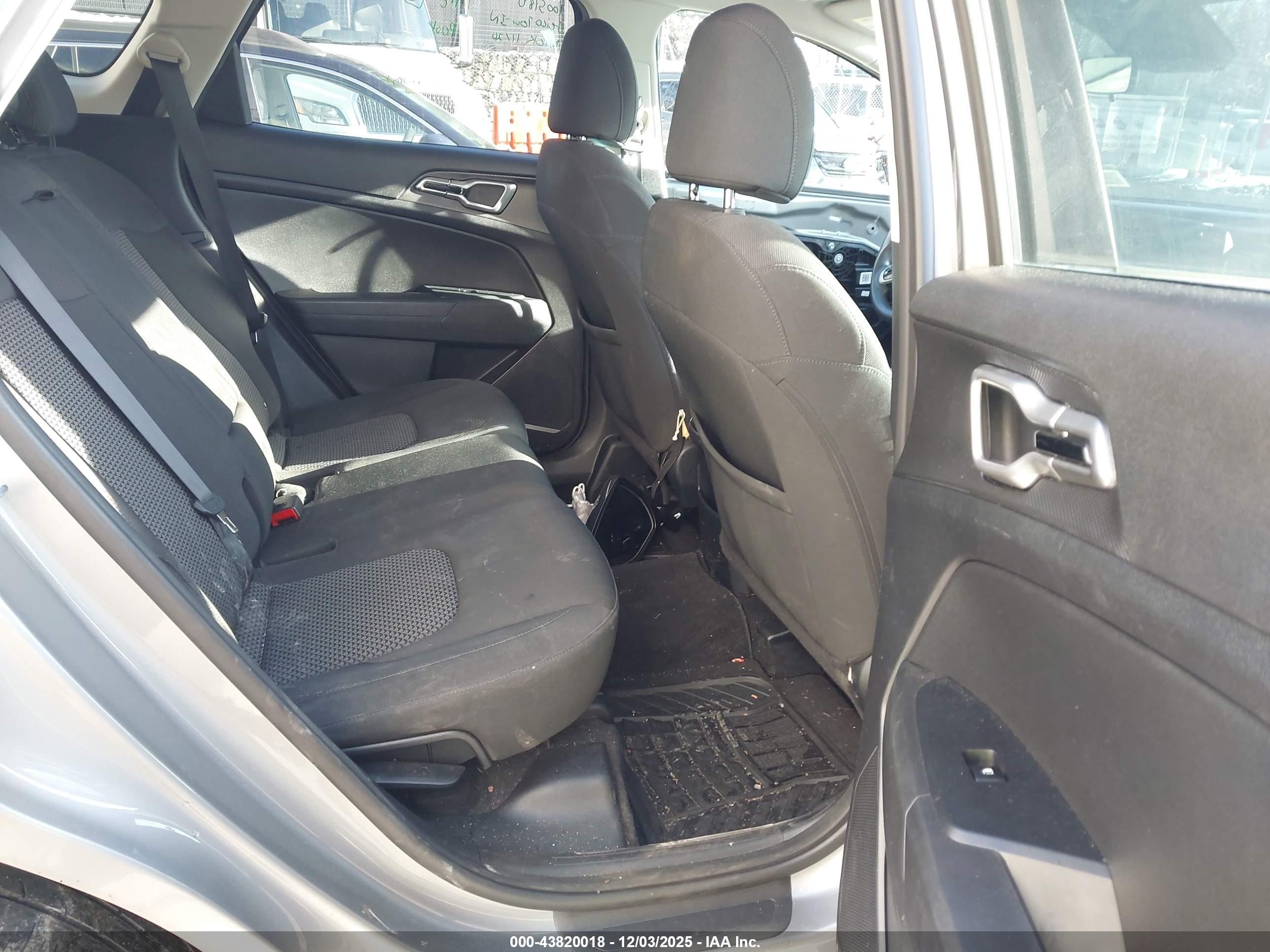KIA SPORTAGE image 8