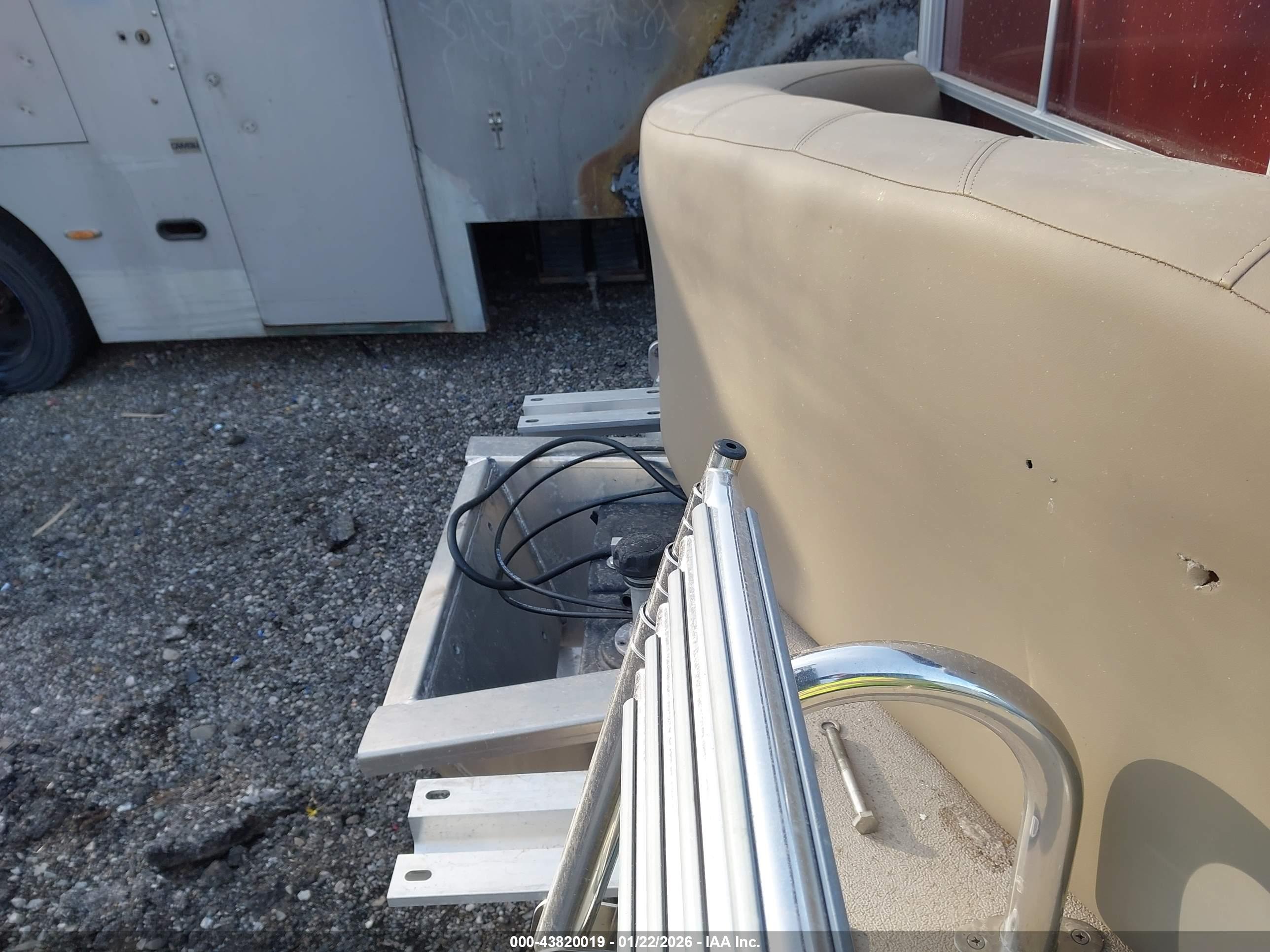 MIRAGE 820 image 6