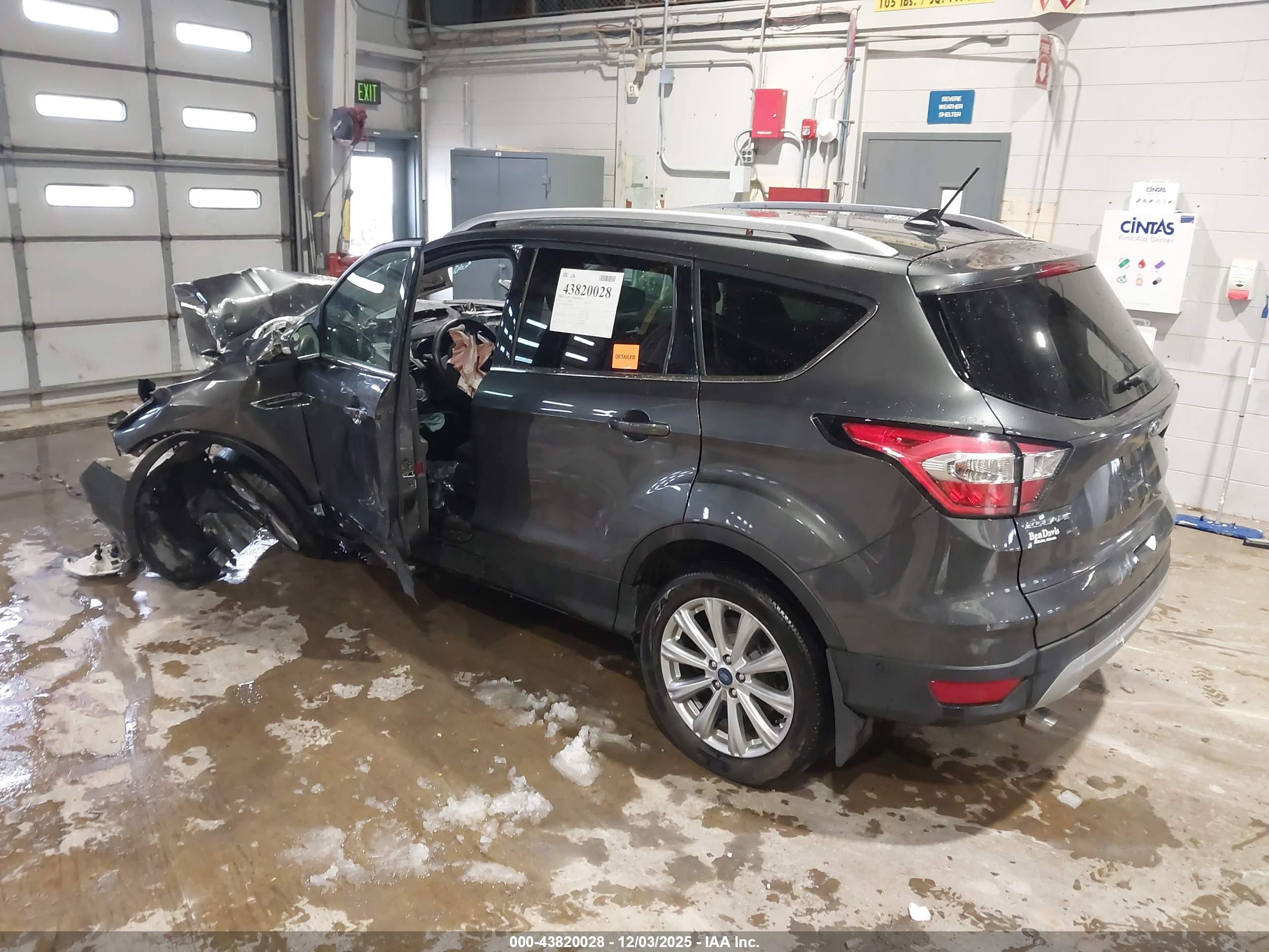 FORD ESCAPE image 3