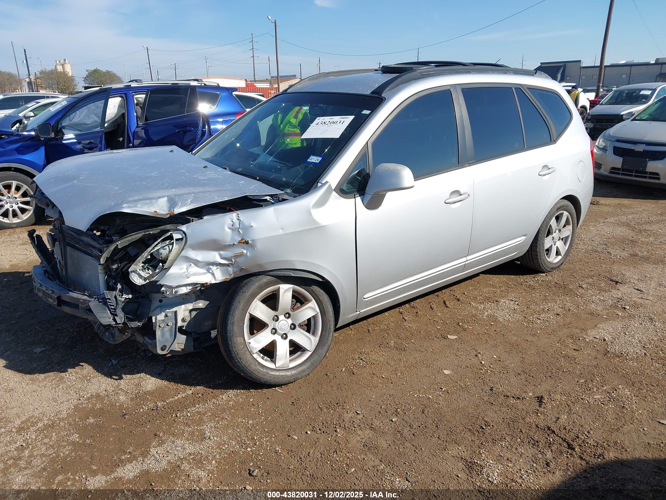 KIA RONDO image 2