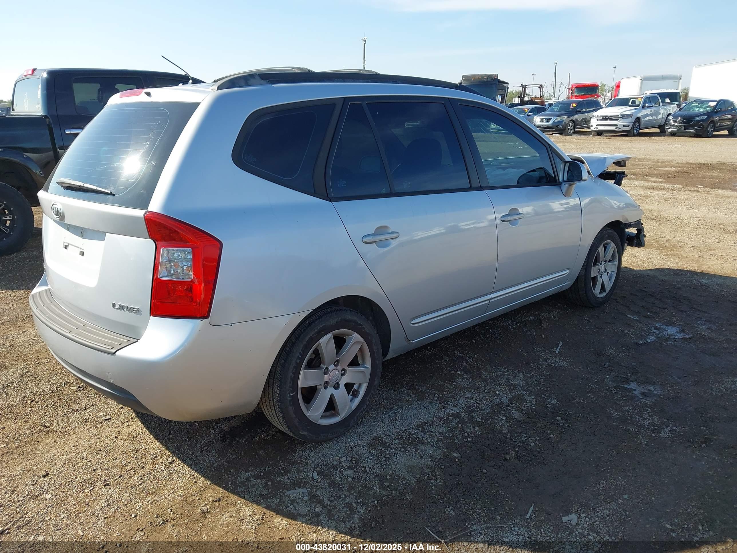 KIA RONDO image 4
