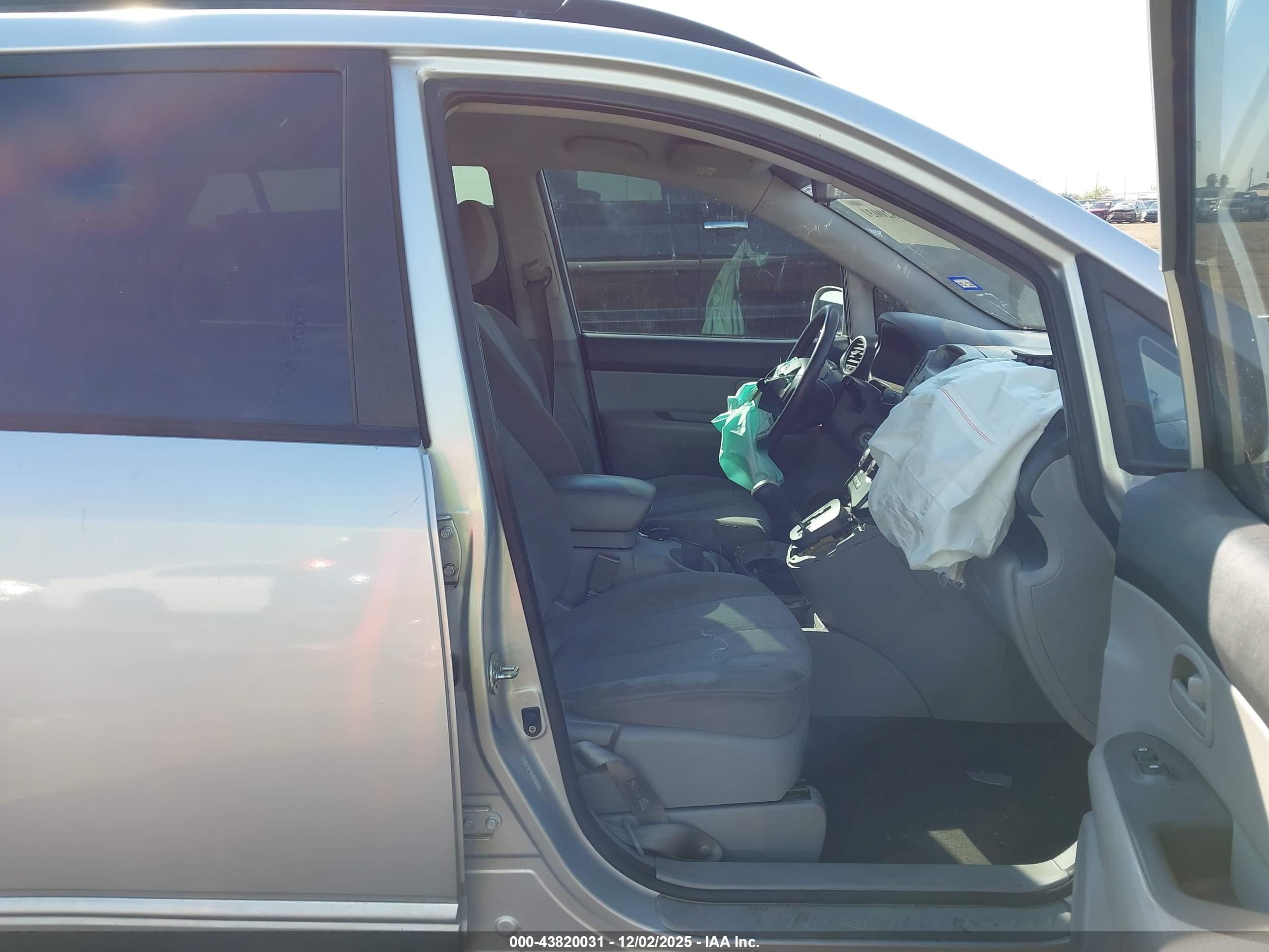 KIA RONDO image 5