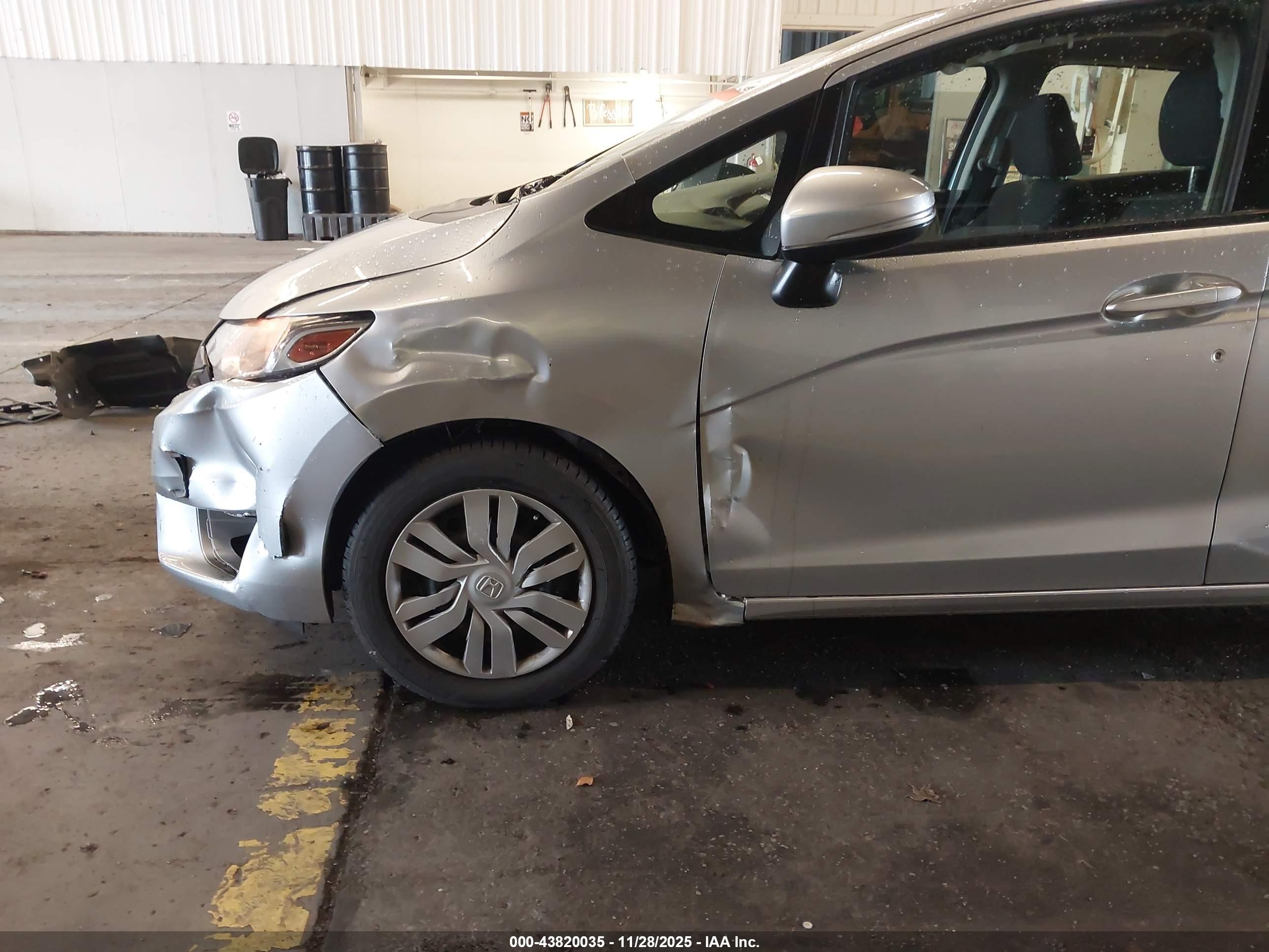 HONDA FIT image 6