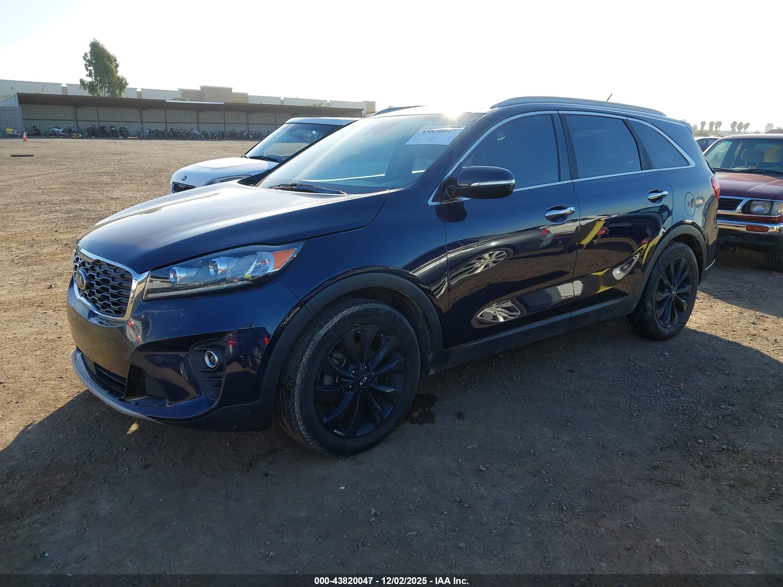 KIA SORENTO image 2