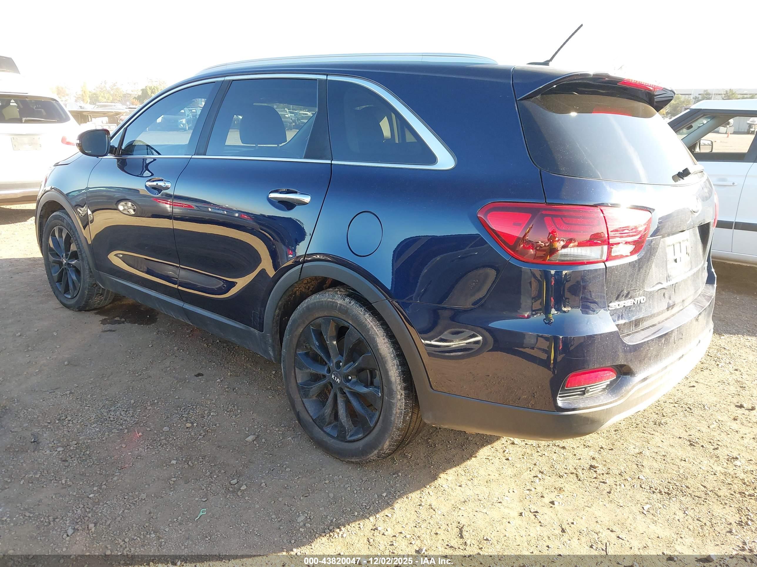KIA SORENTO image 3