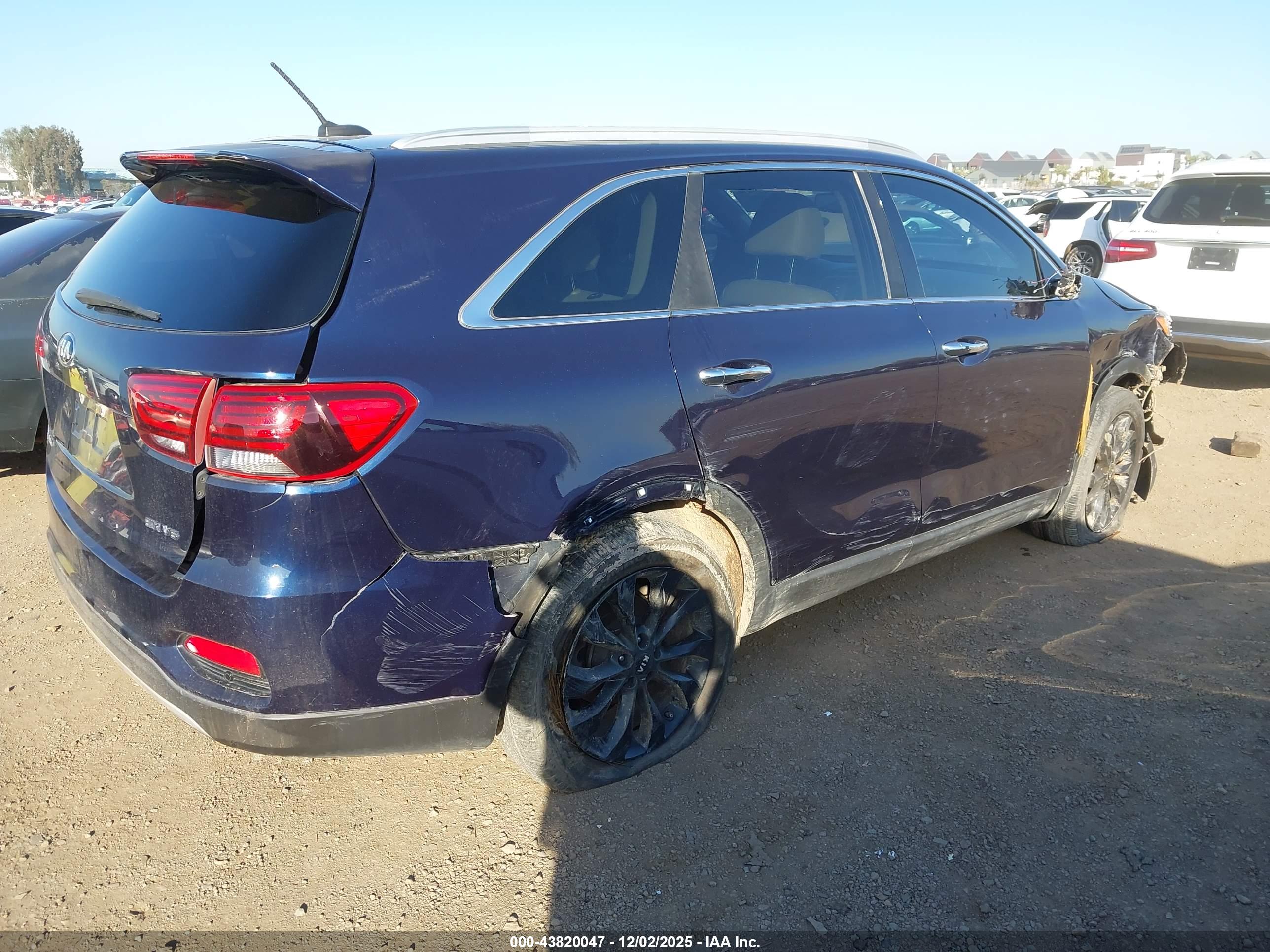KIA SORENTO image 4