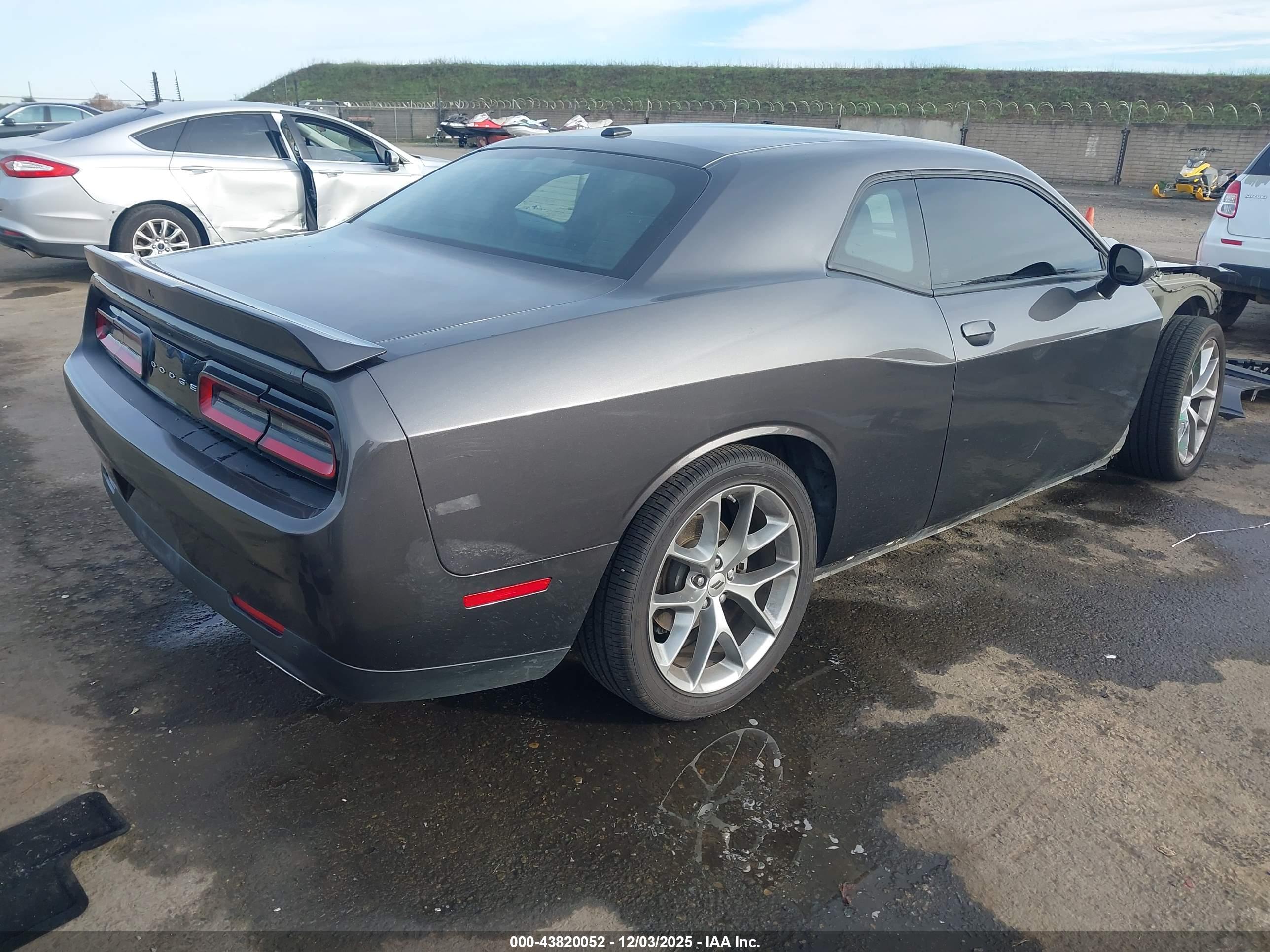DODGE CHALLENGER image 4
