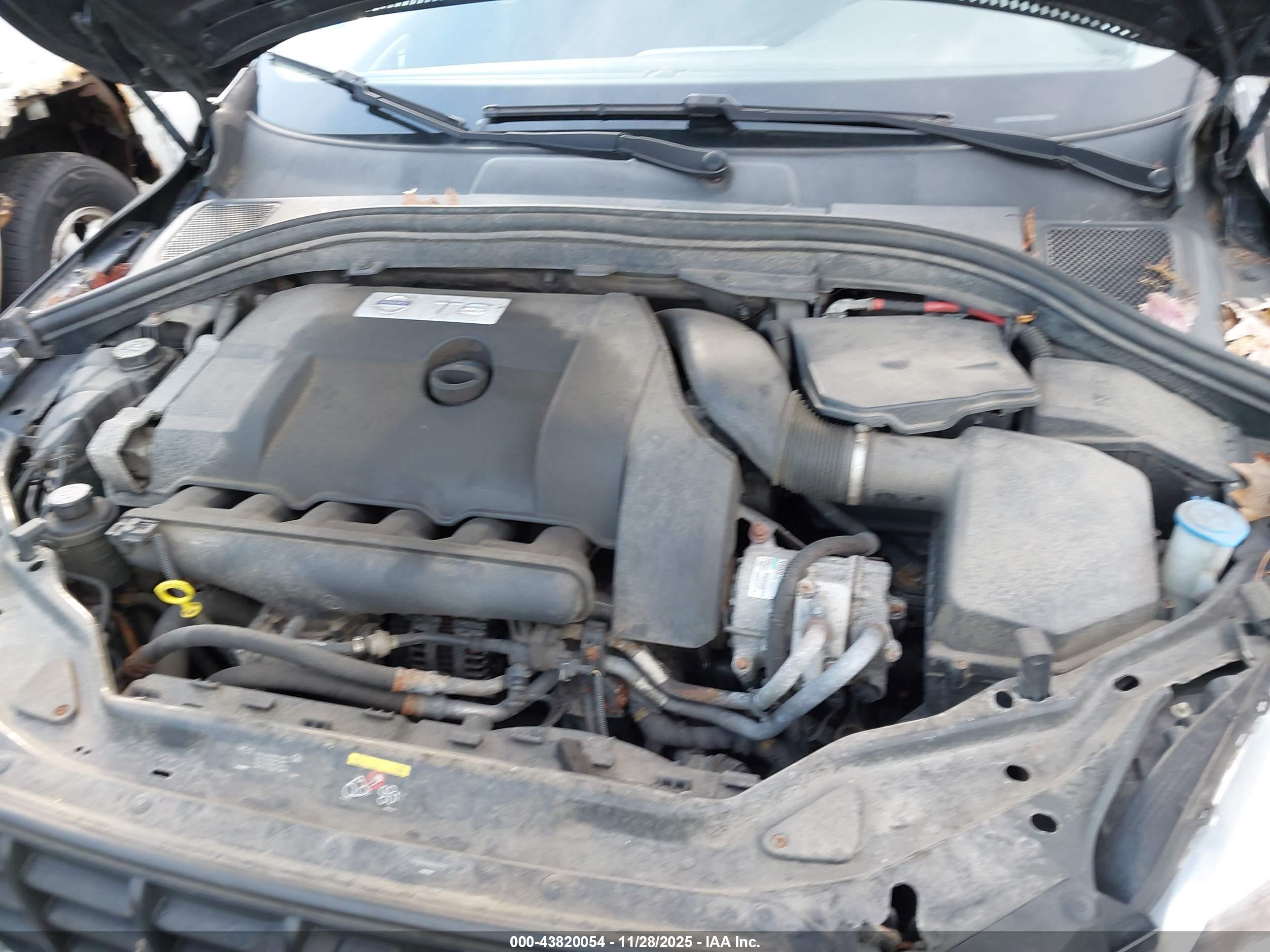 VOLVO XC60 image 10