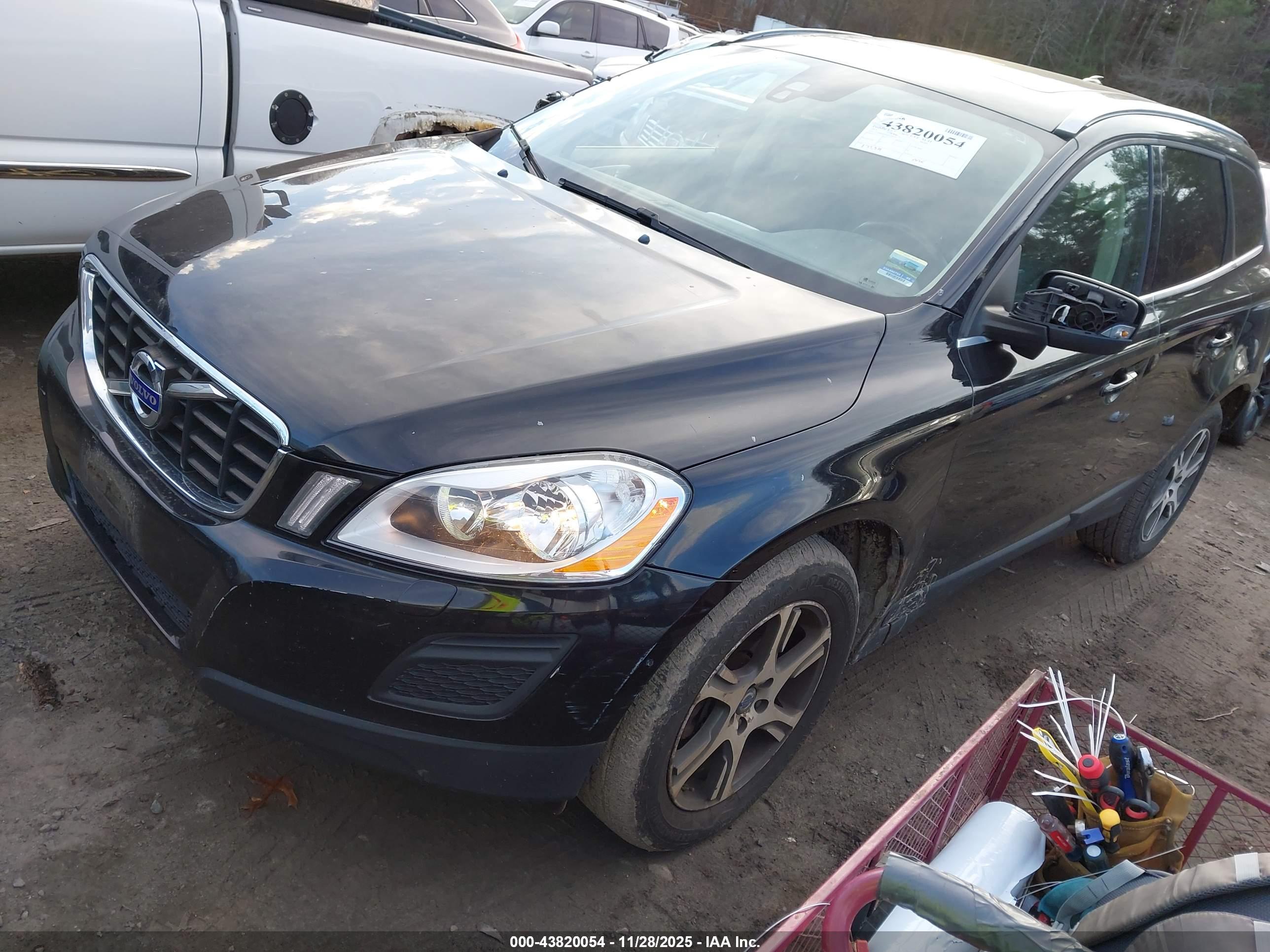 VOLVO XC60 image 2