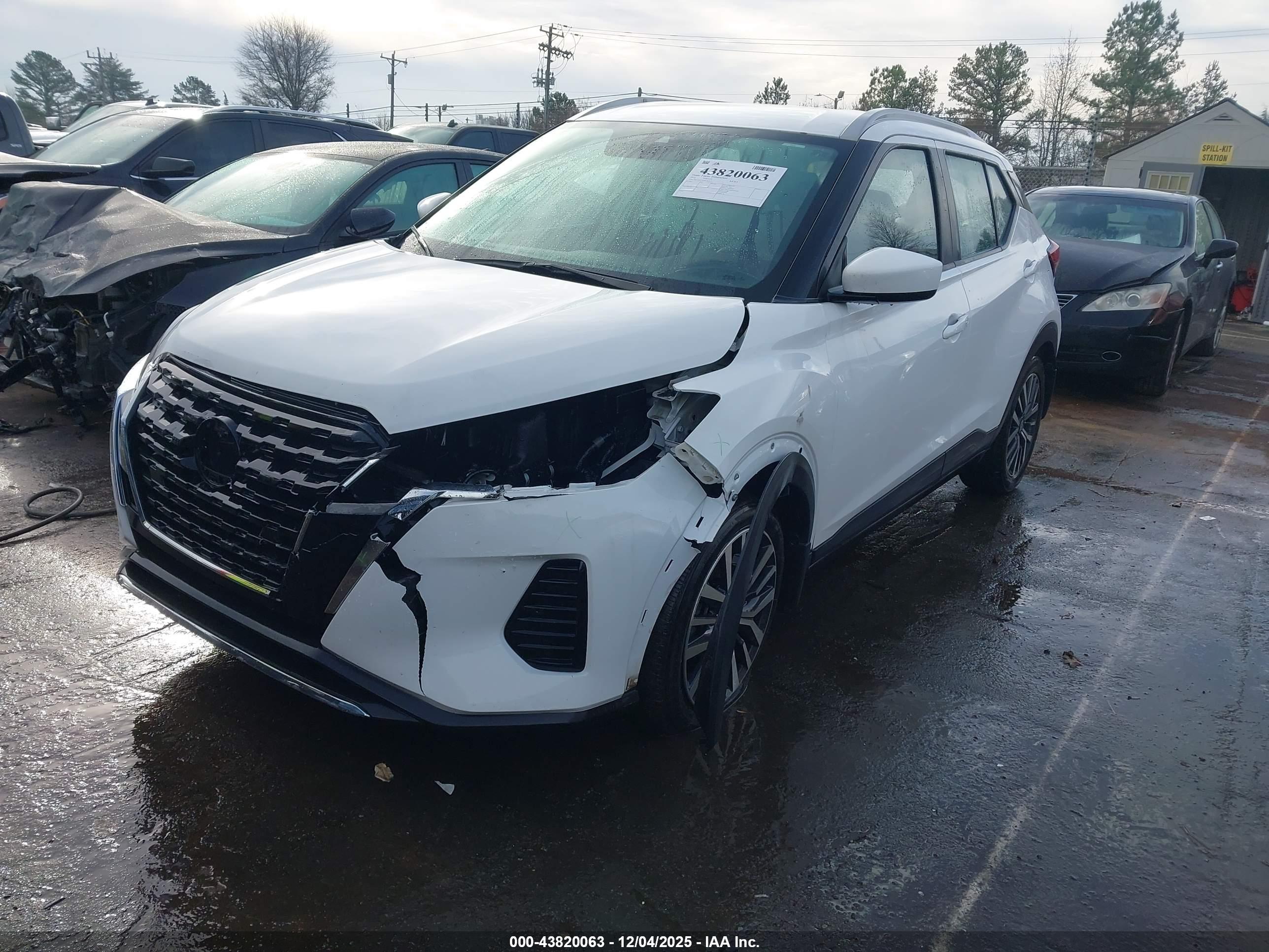 NISSAN KICKS image 2