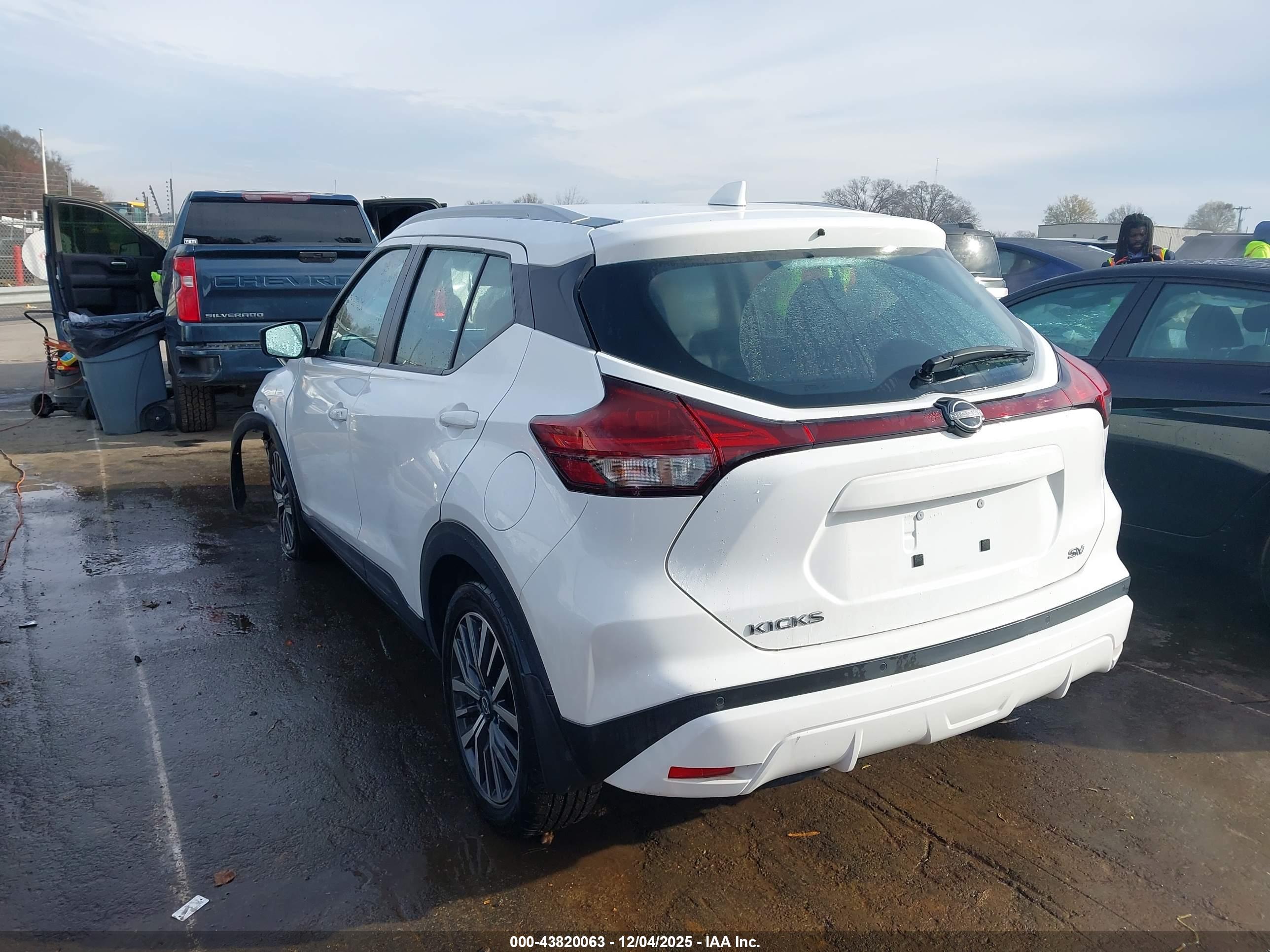 NISSAN KICKS image 3