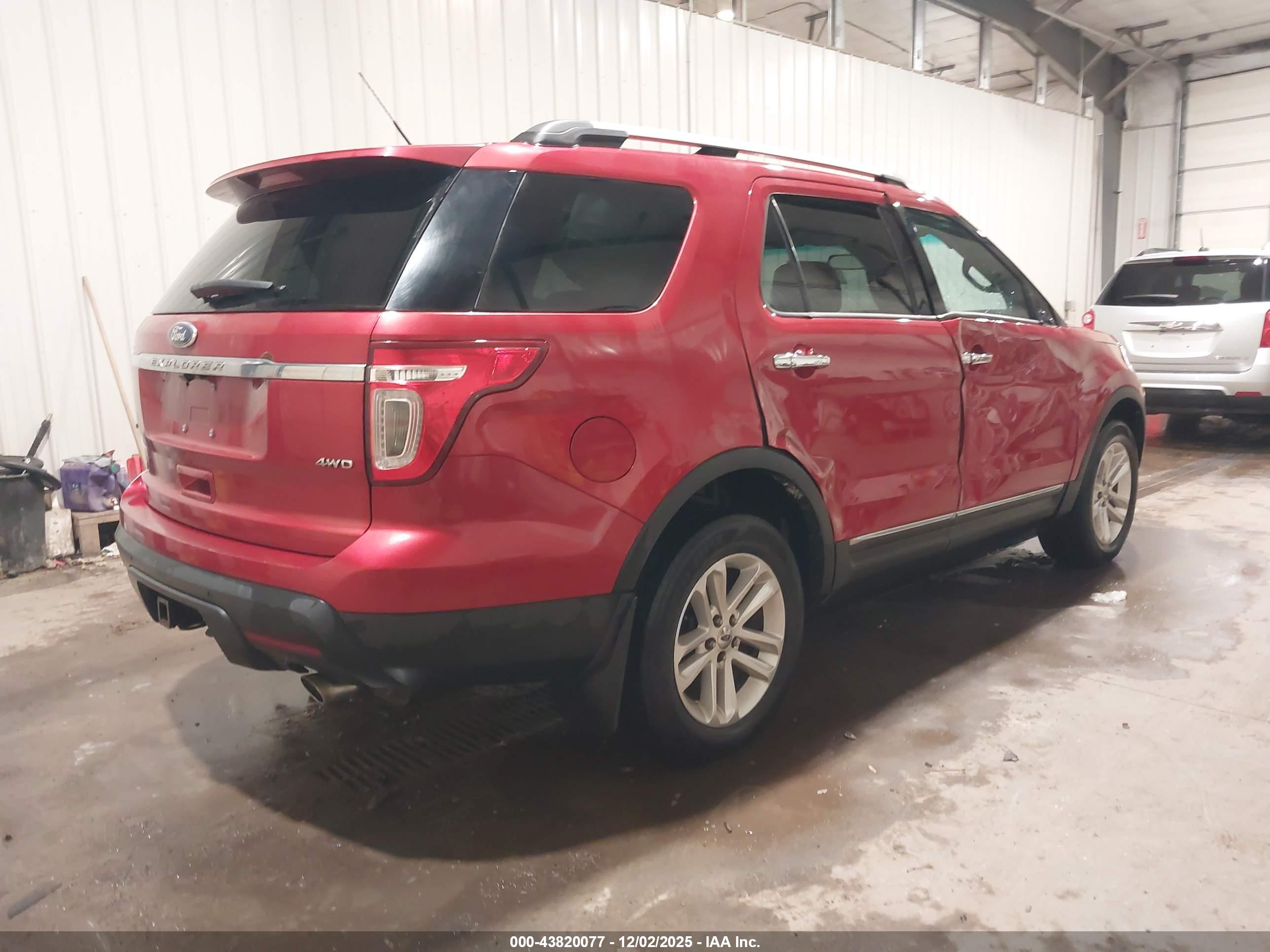 FORD EXPLORER image 4