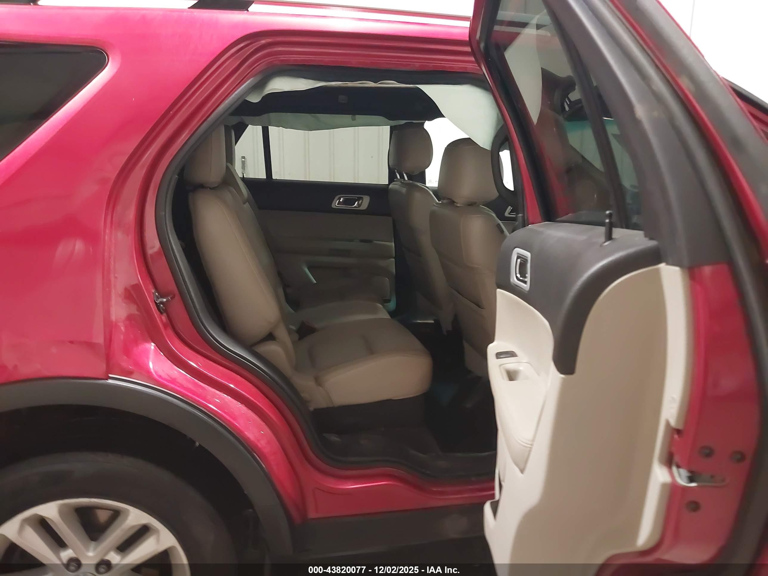 FORD EXPLORER image 8