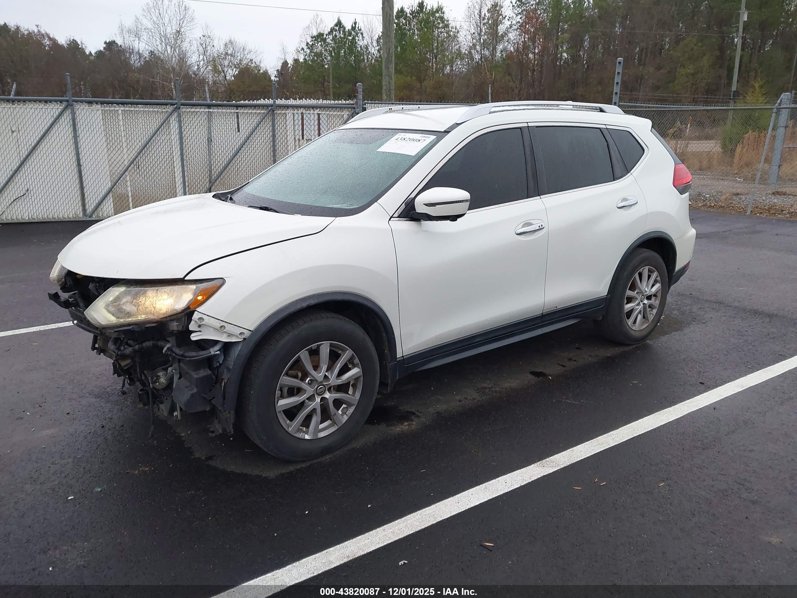 NISSAN ROGUE image 2