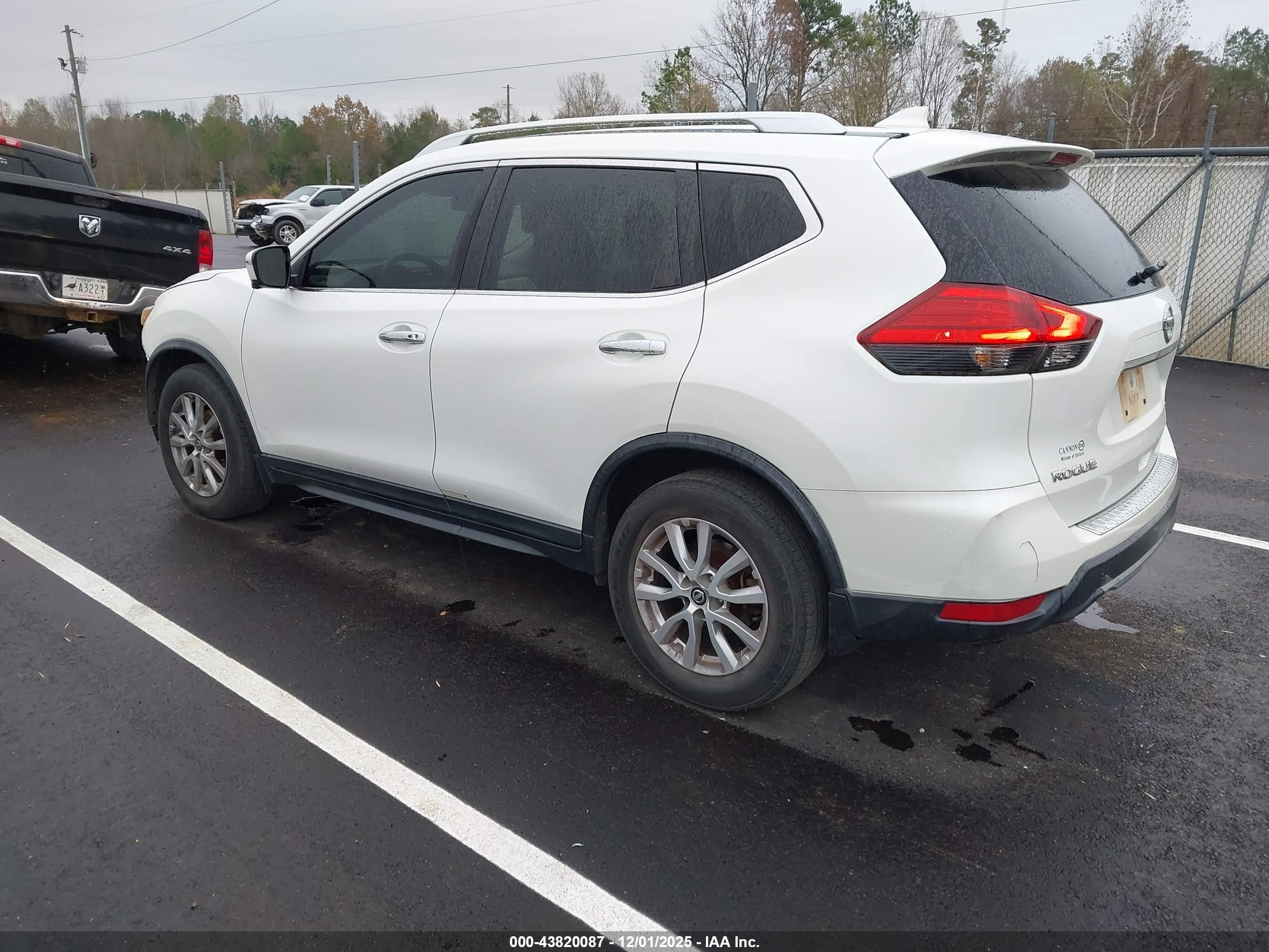 NISSAN ROGUE image 3