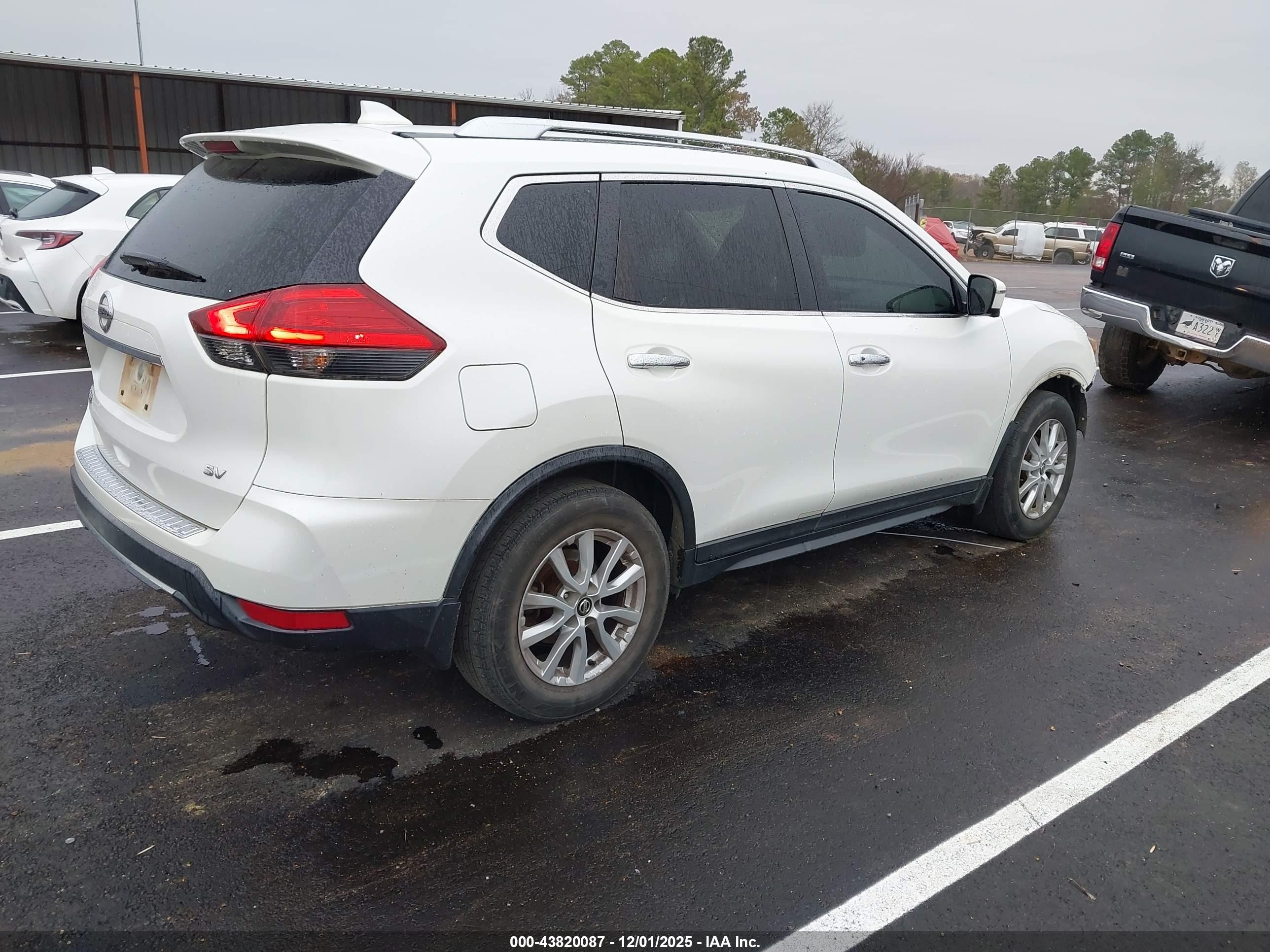 NISSAN ROGUE image 4