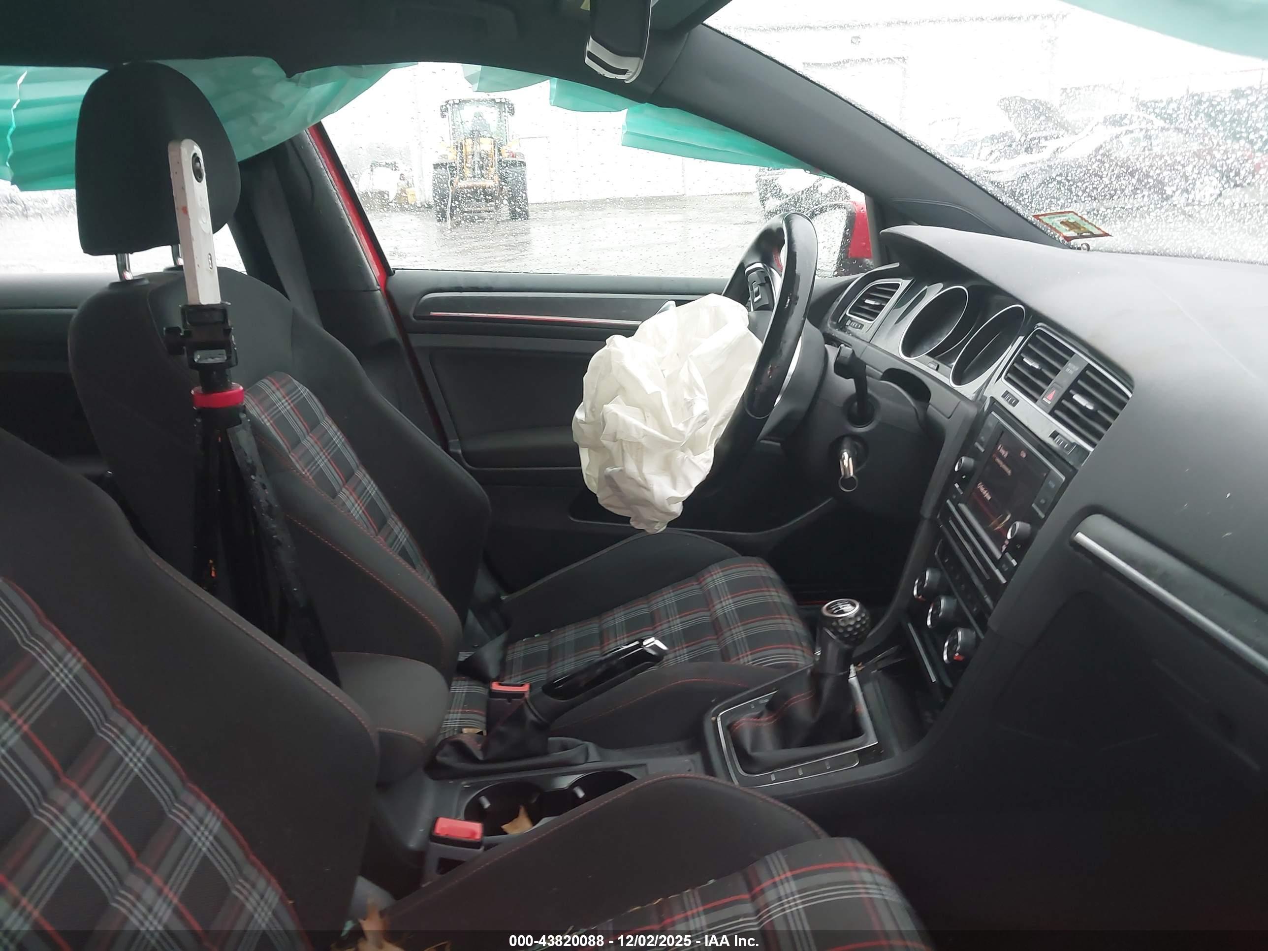 VOLKSWAGEN GOLF image 5