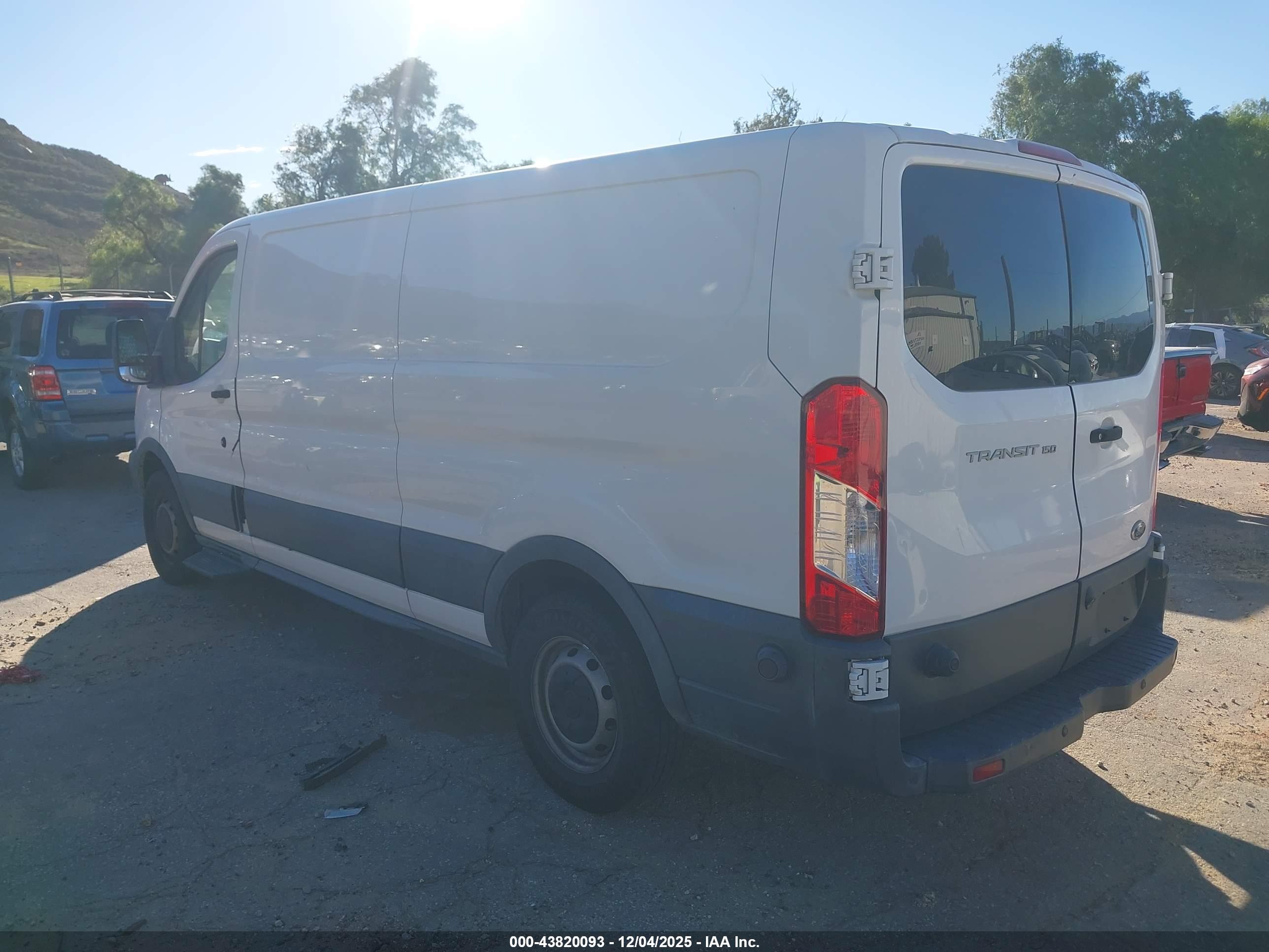 FORD TRANSIT-150 image 3