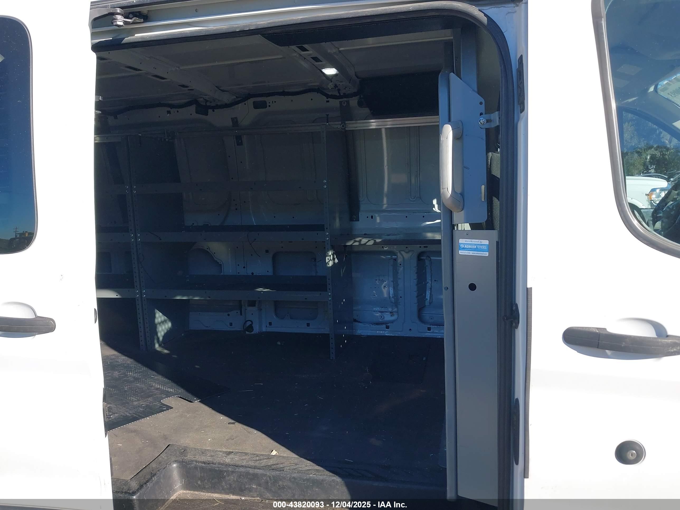 FORD TRANSIT-150 image 8