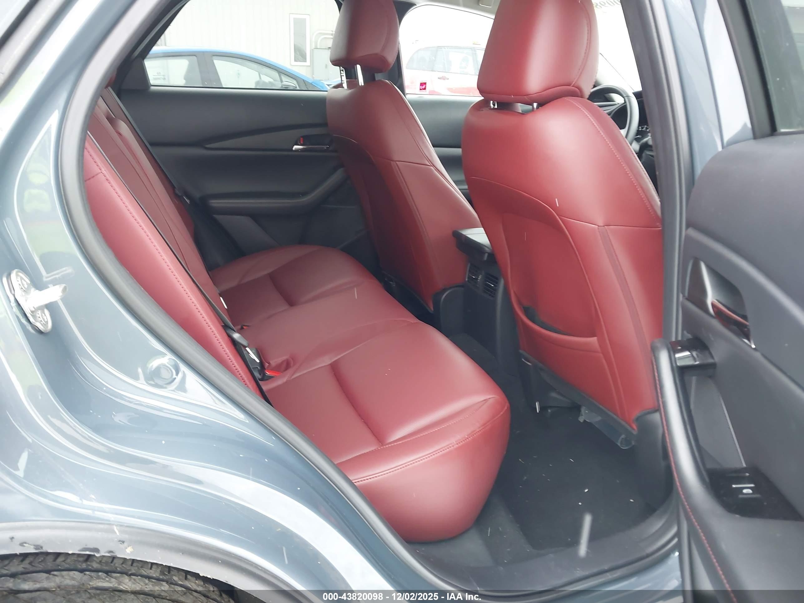 MAZDA CX-30 image 8