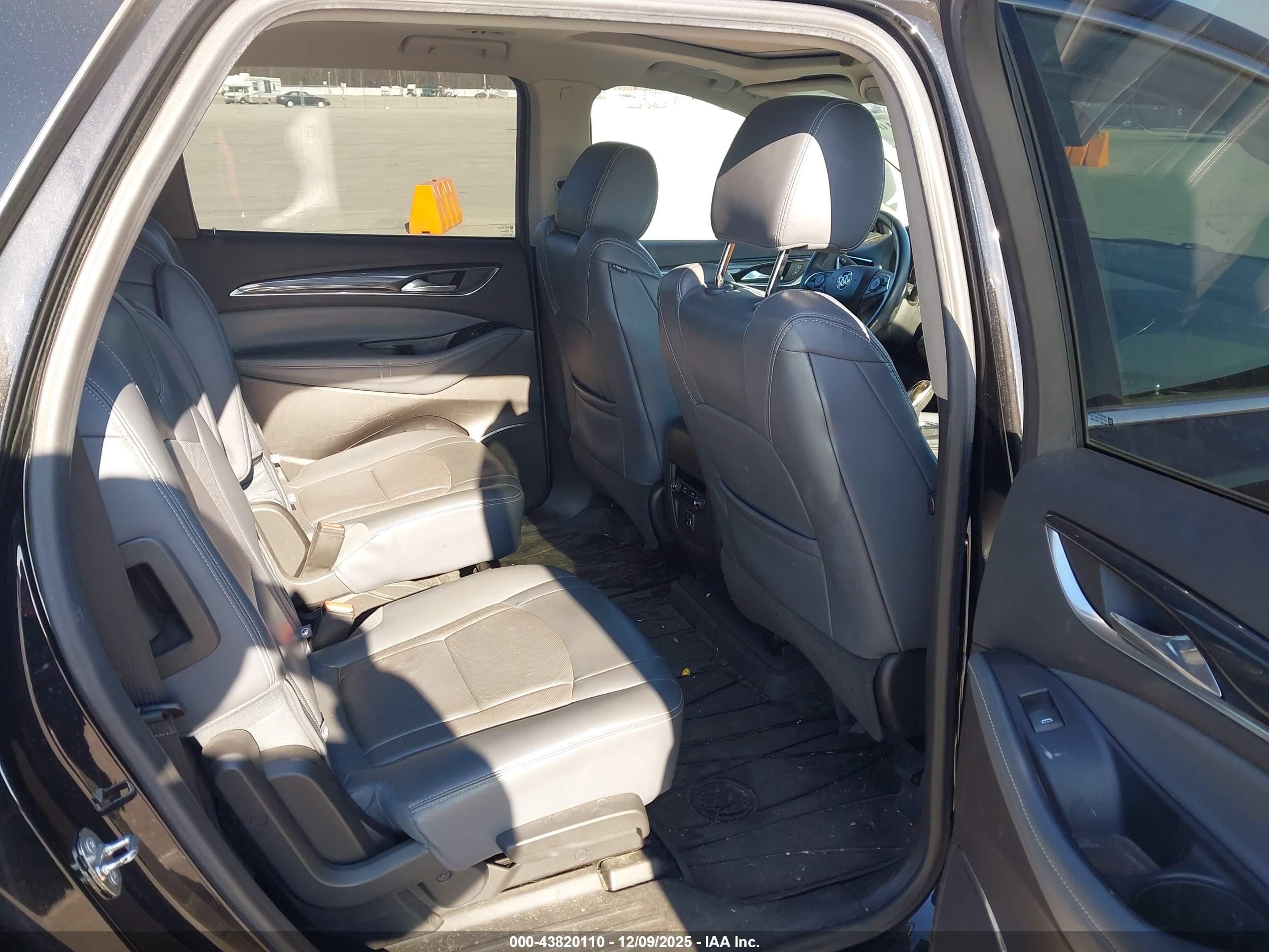 BUICK ENCLAVE image 8