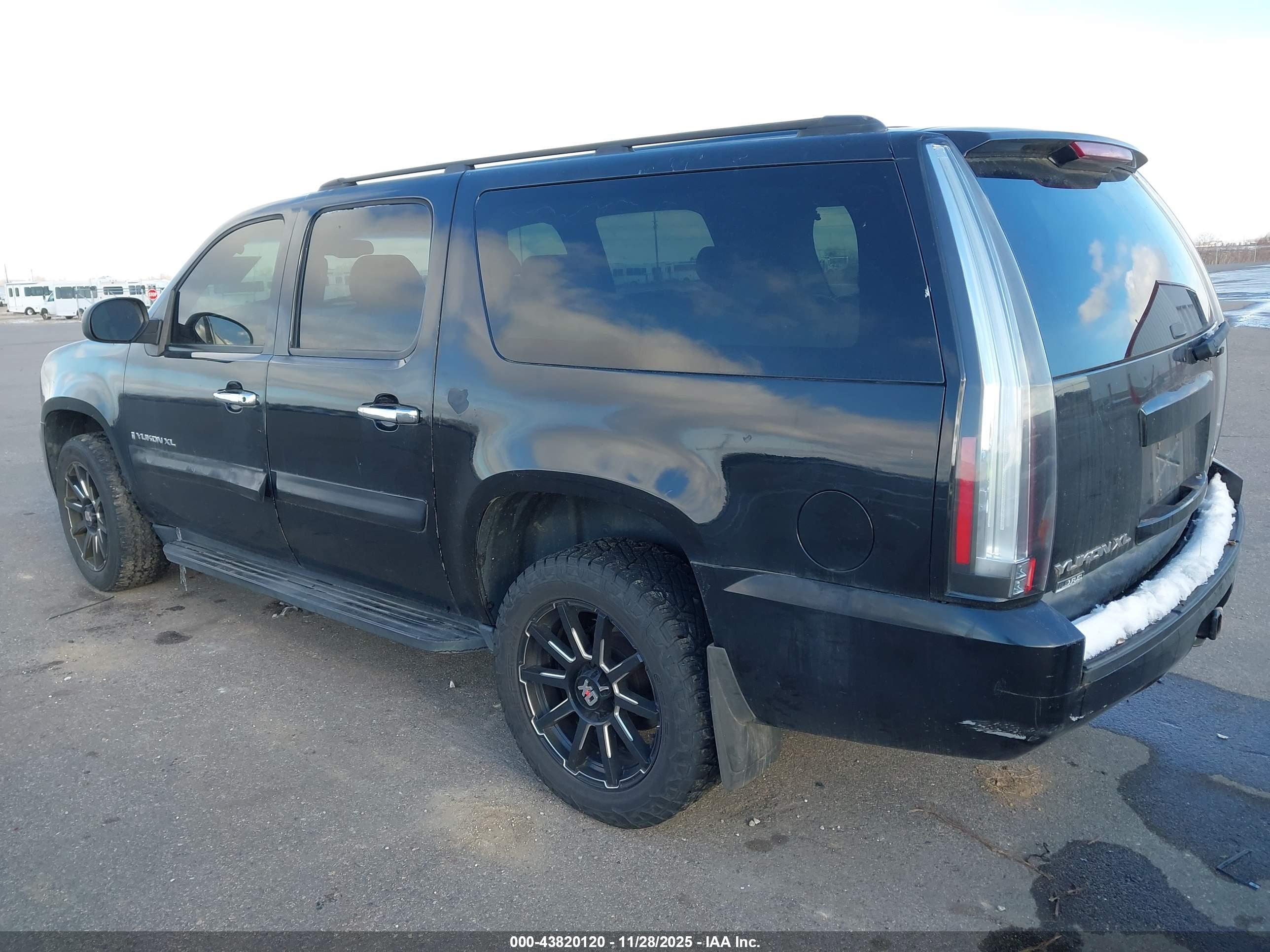 GMC YUKON image 3