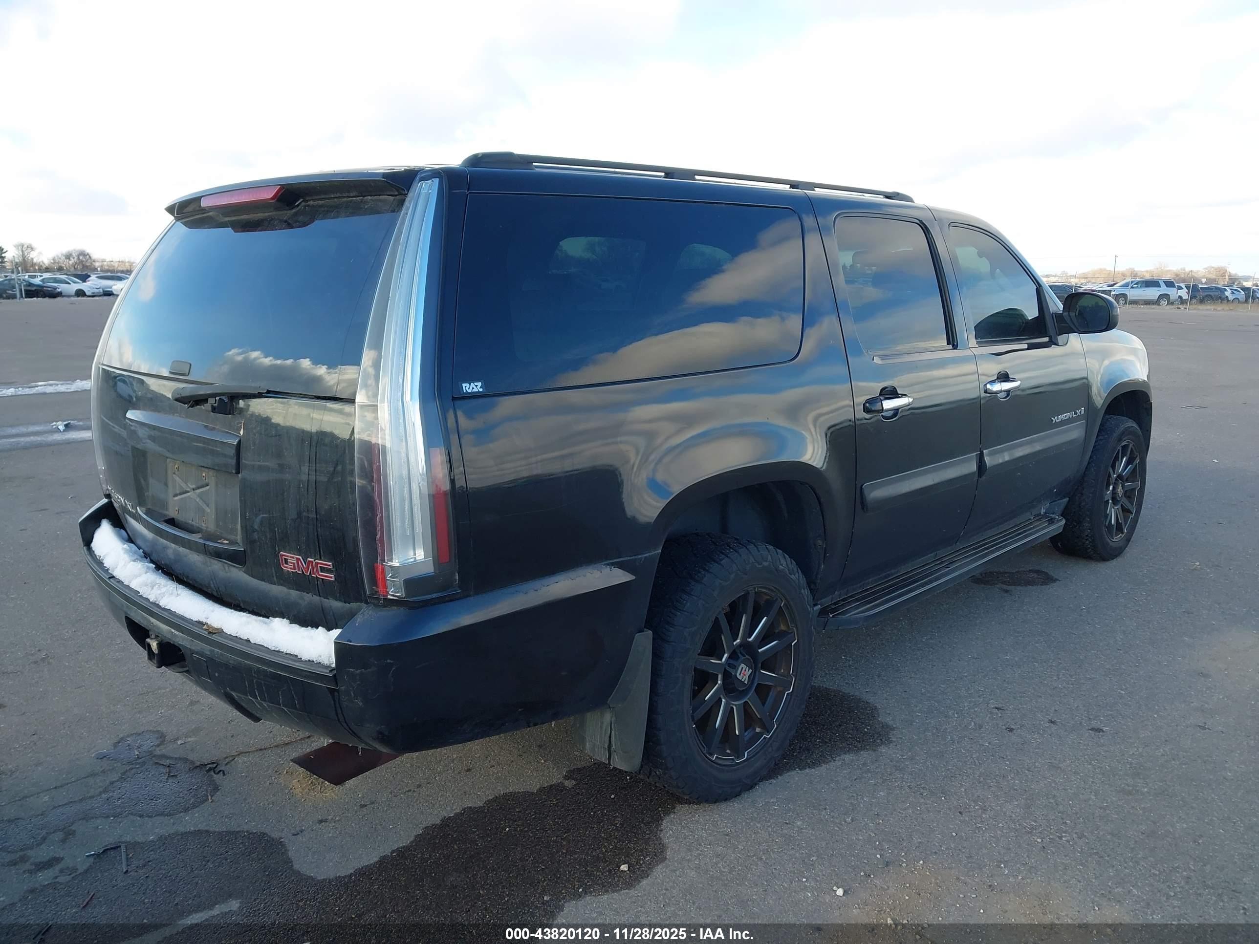GMC YUKON image 4