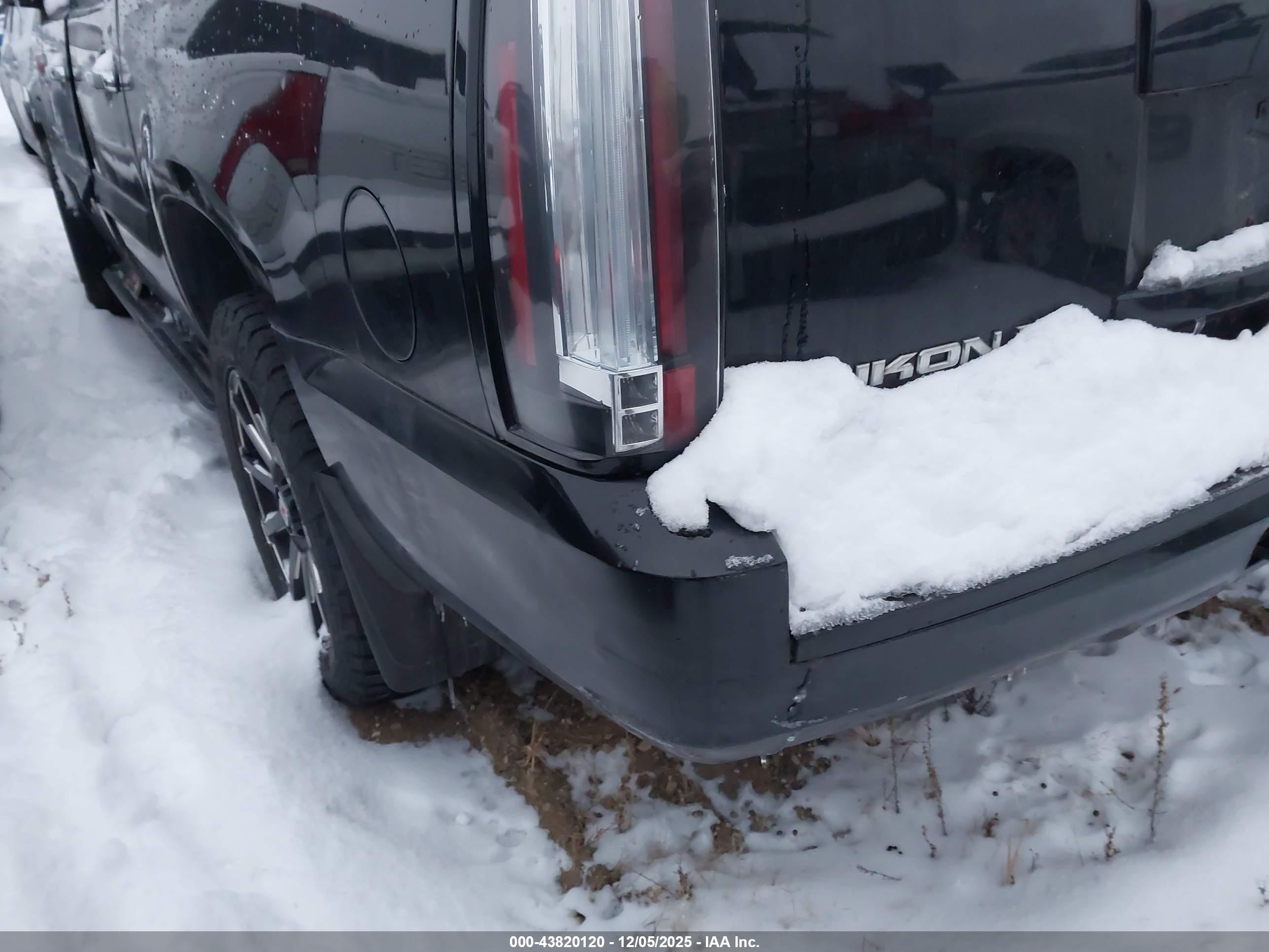 GMC YUKON image 6