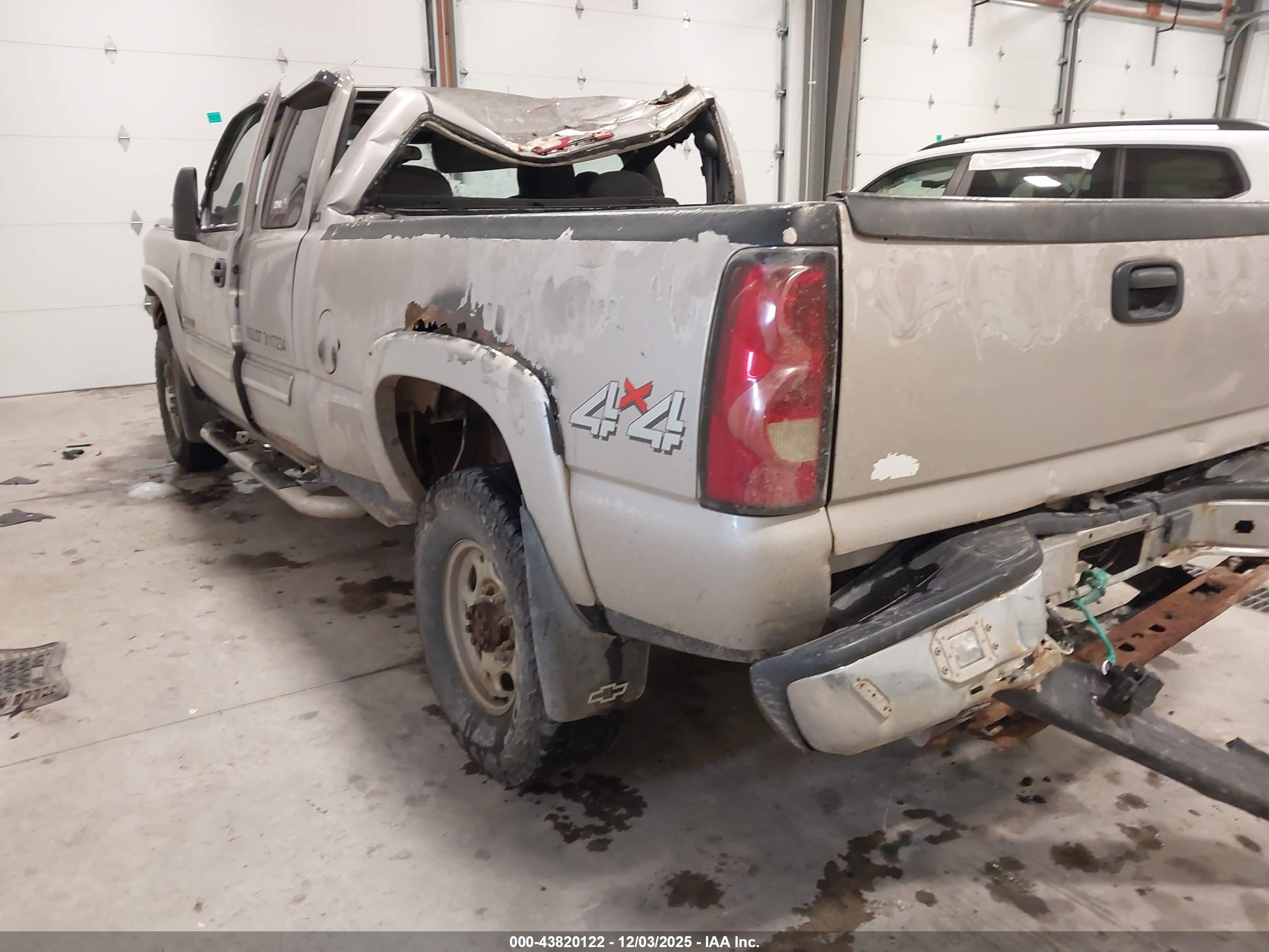 CHEVROLET SILVERADO image 3