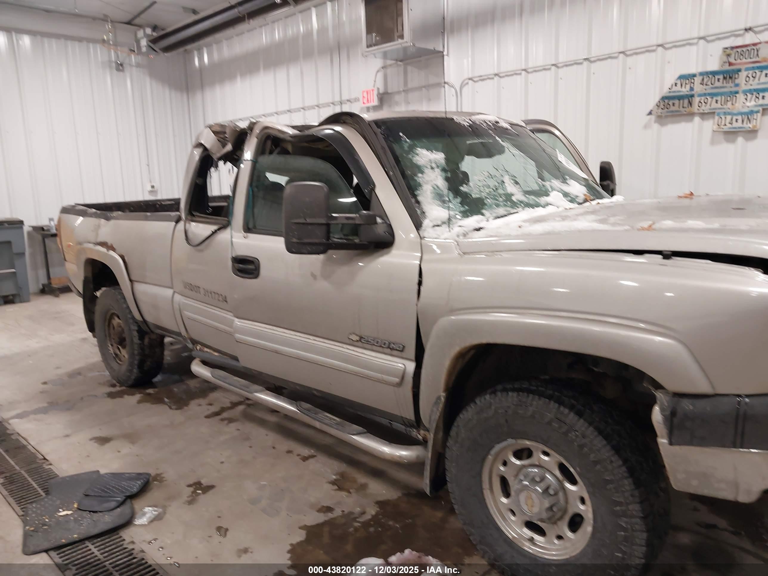CHEVROLET SILVERADO image 6