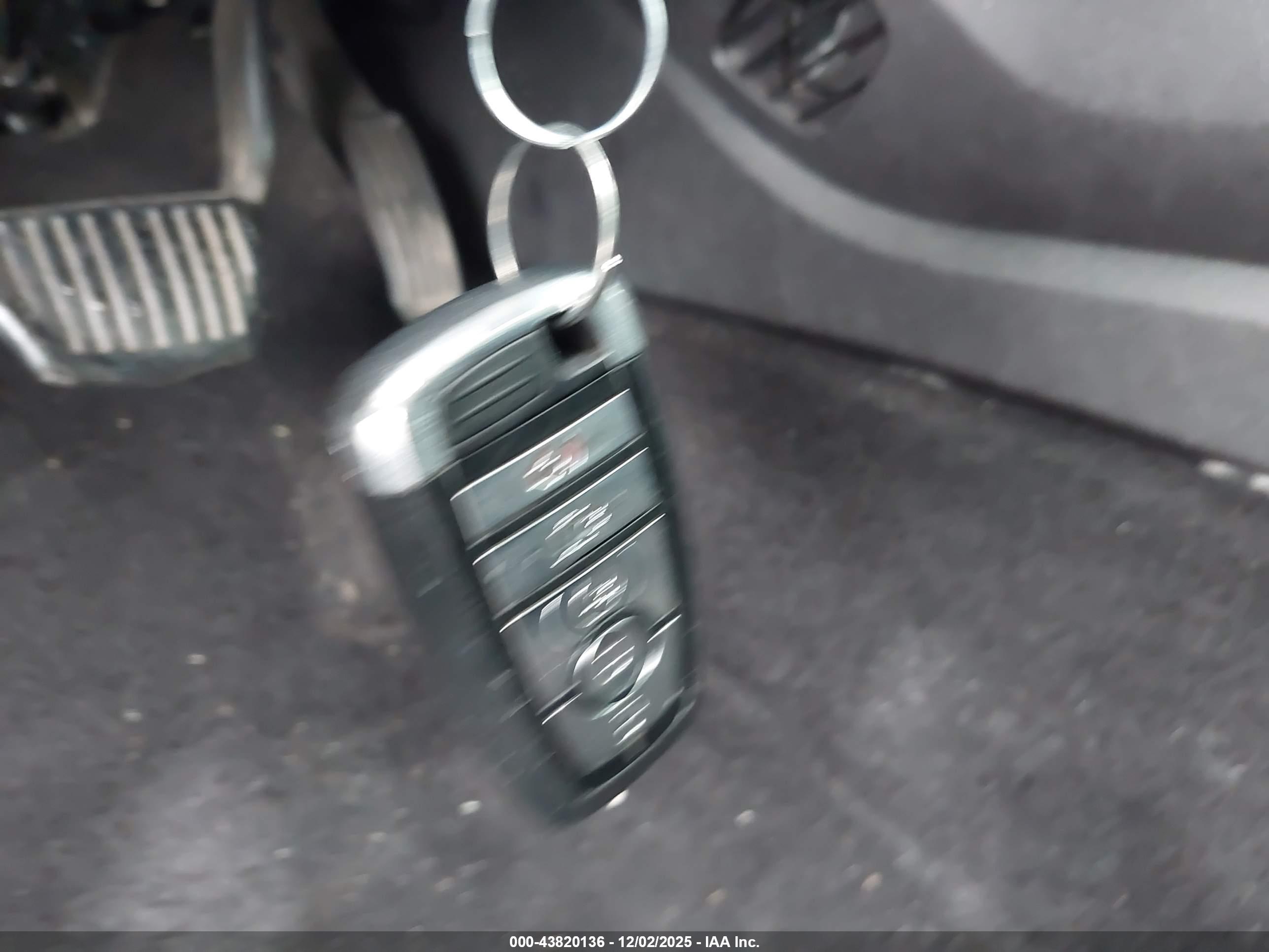 FORD FUSION image 11