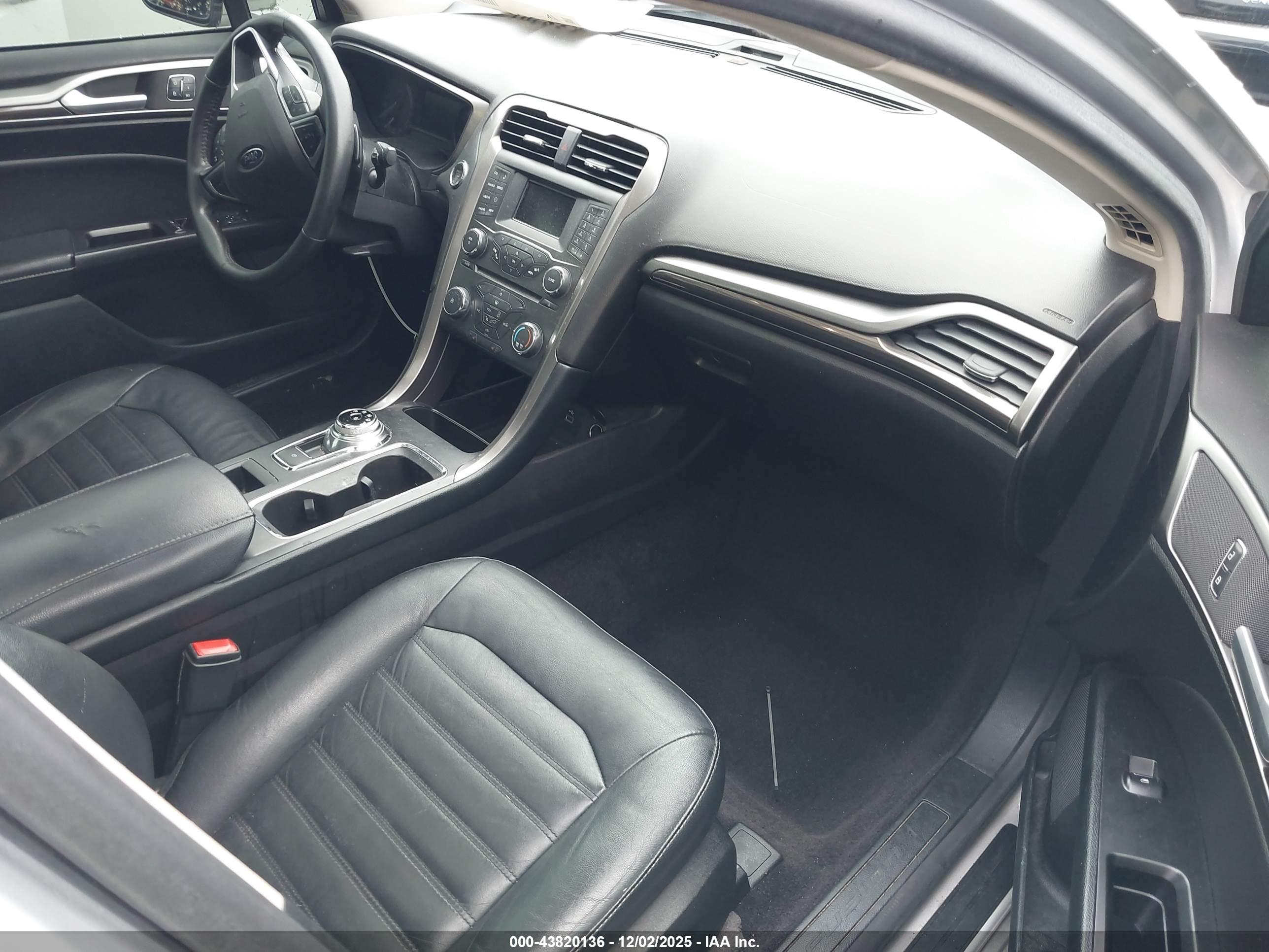 FORD FUSION image 5