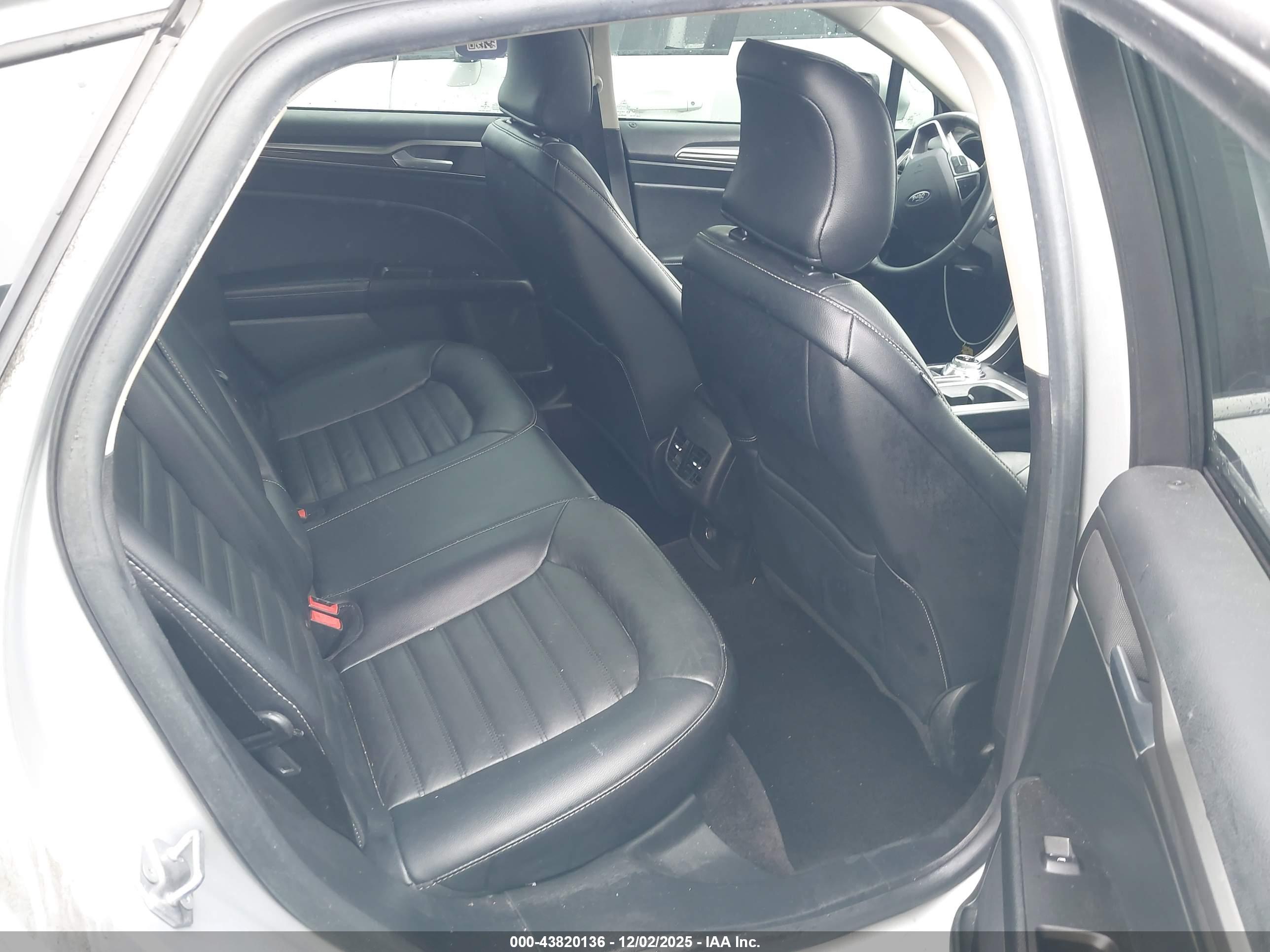 FORD FUSION image 8