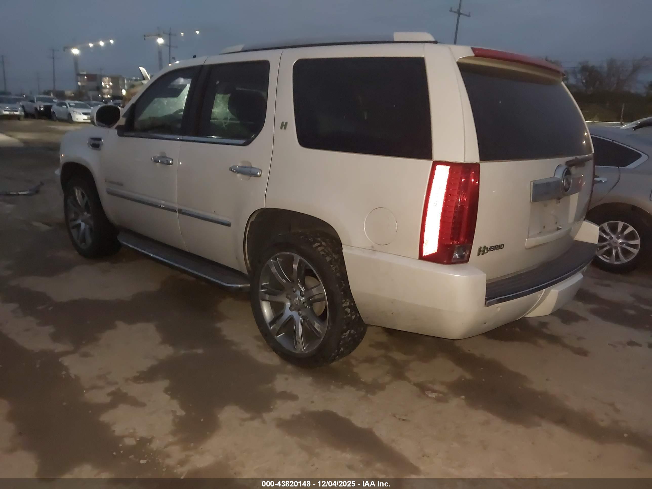 CADILLAC ESCALADE image 3