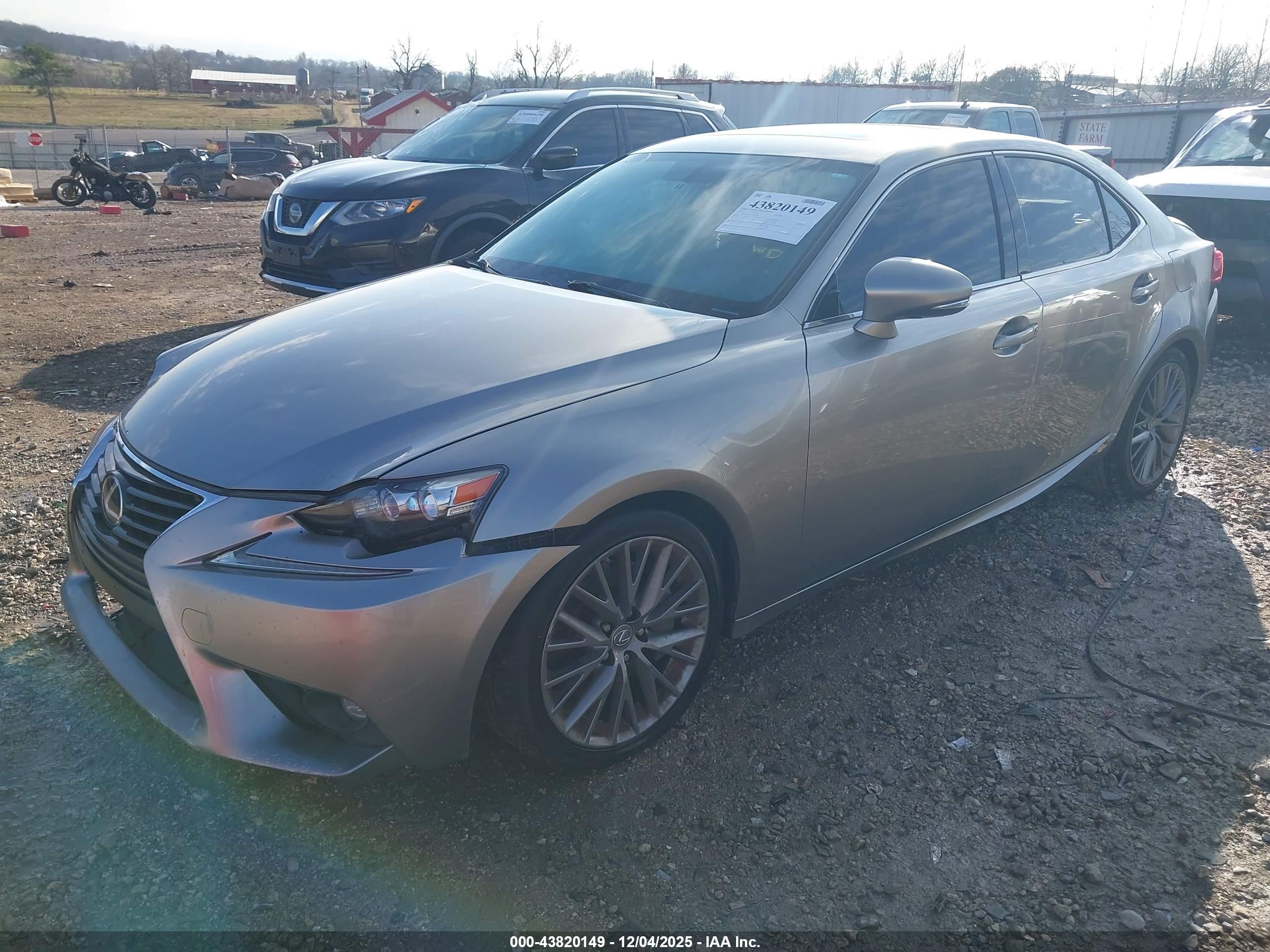 LEXUS IS image 2