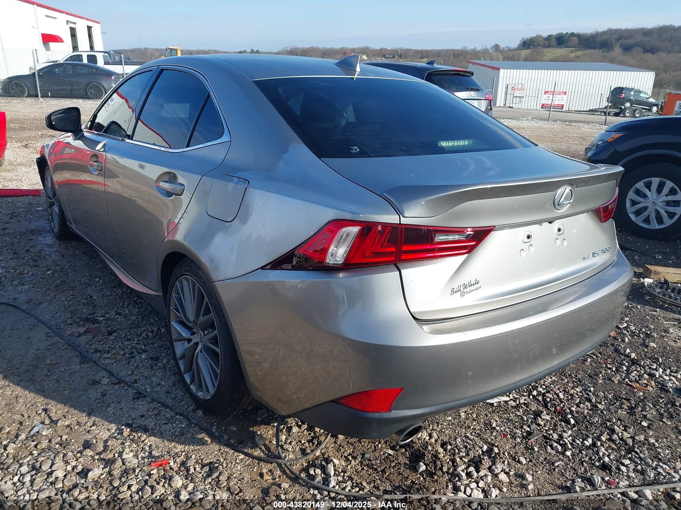 LEXUS IS image 3