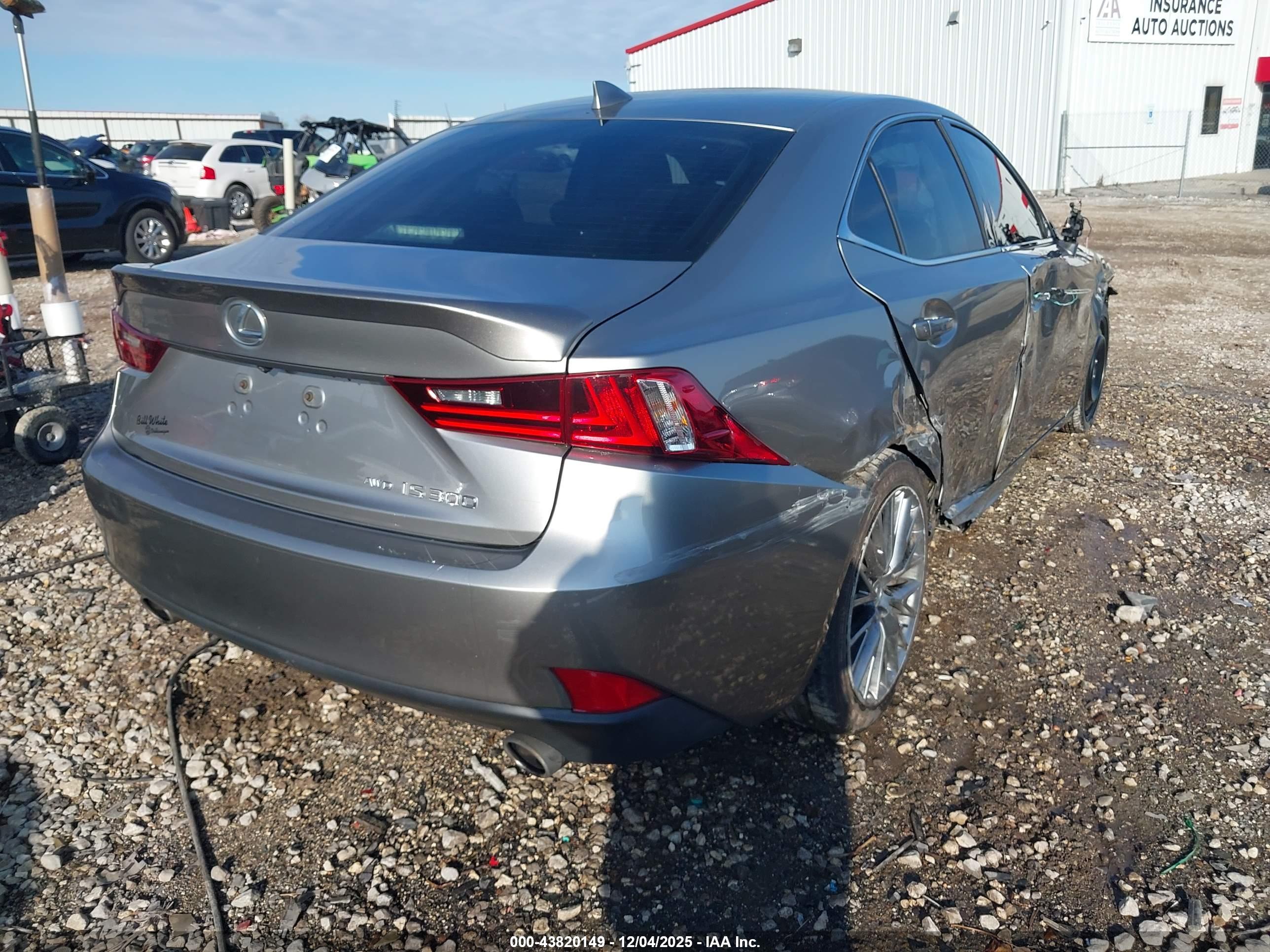 LEXUS IS image 4