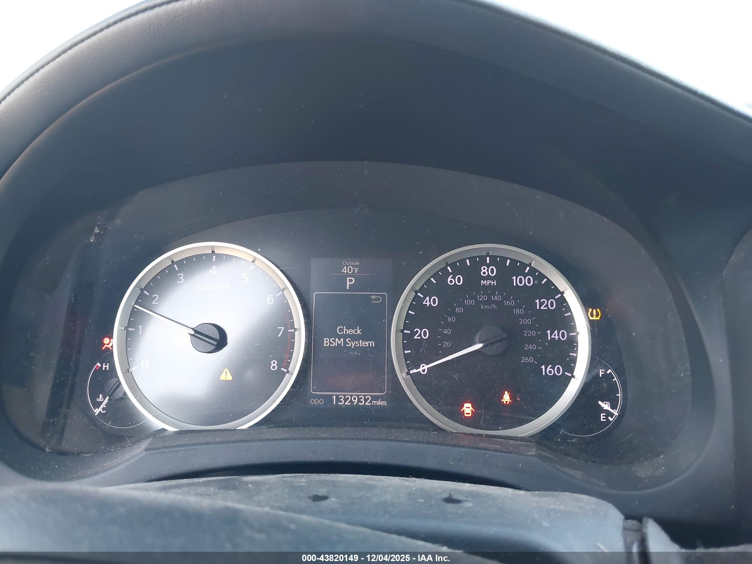 LEXUS IS image 7