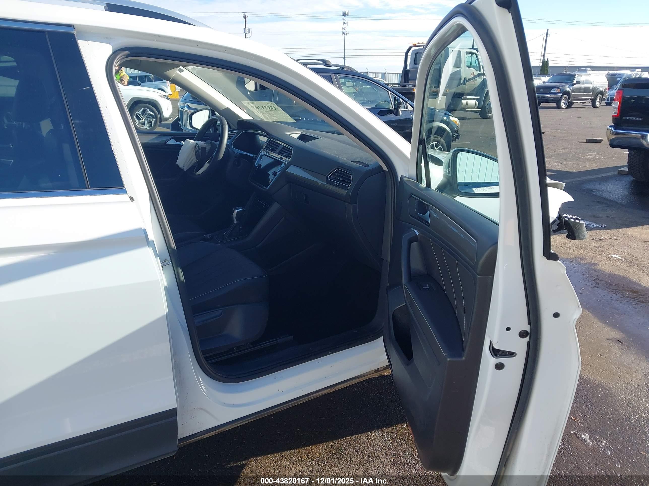 VOLKSWAGEN TIGUAN image 5