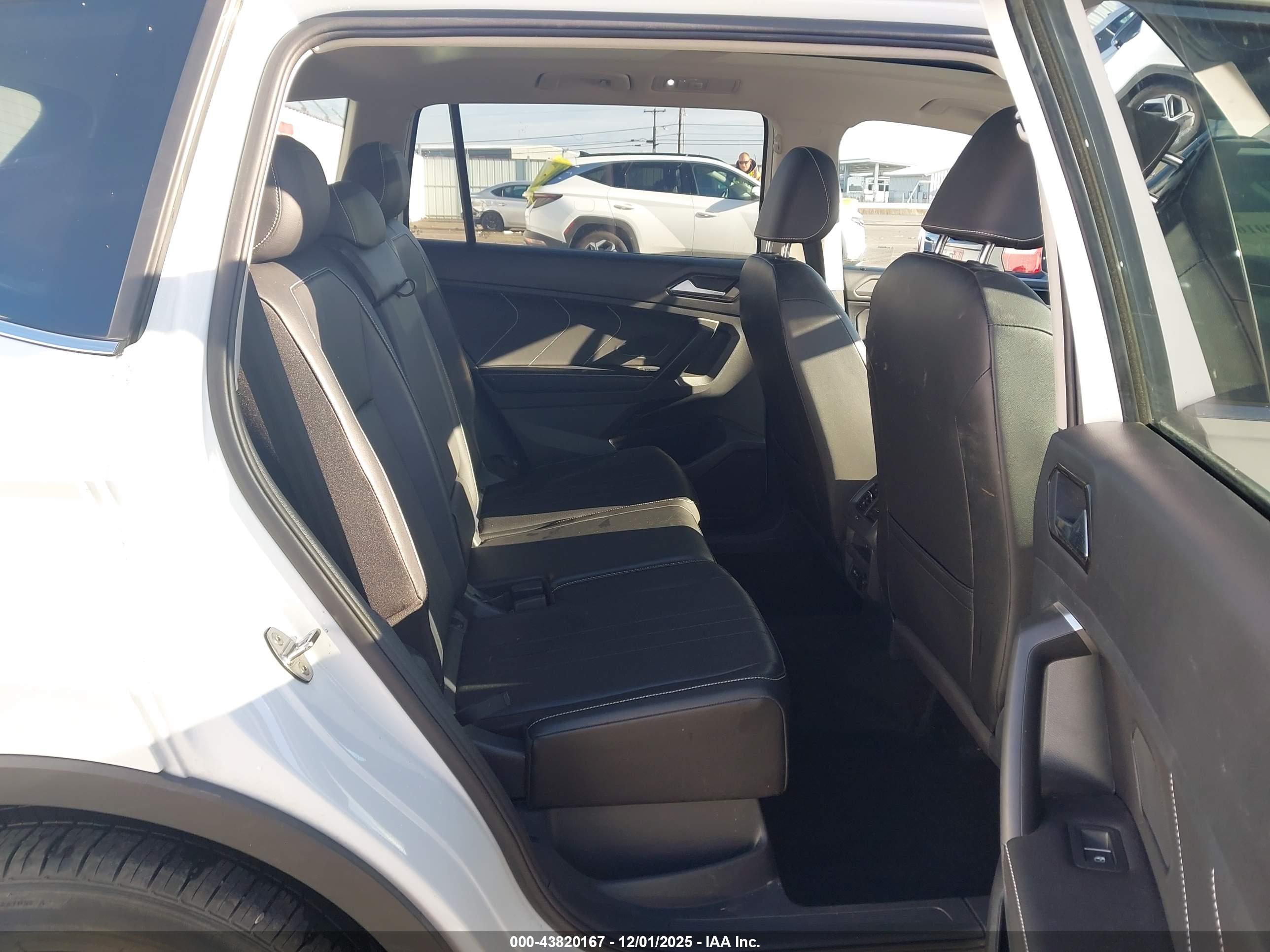 VOLKSWAGEN TIGUAN image 8