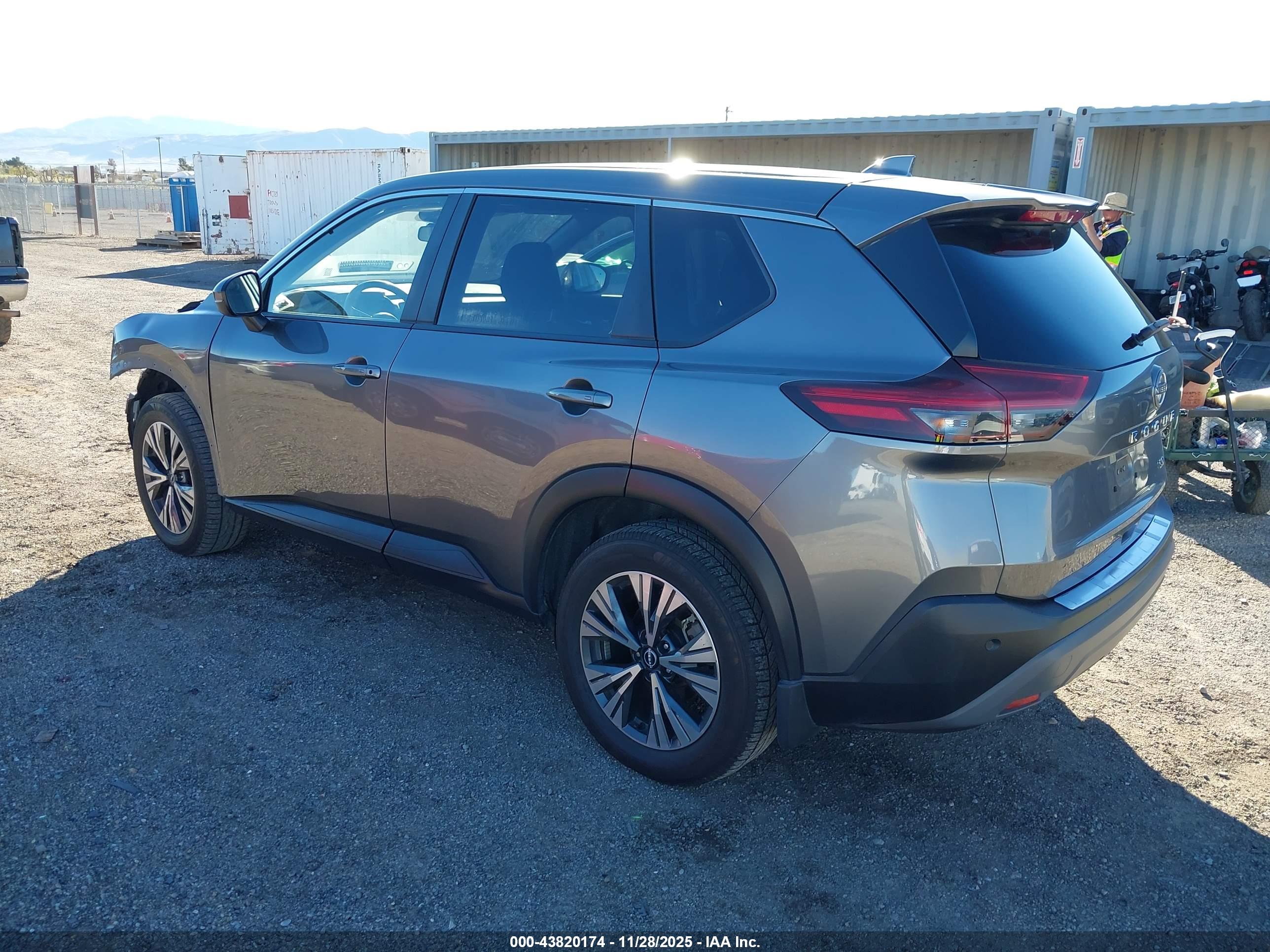 NISSAN ROGUE image 3